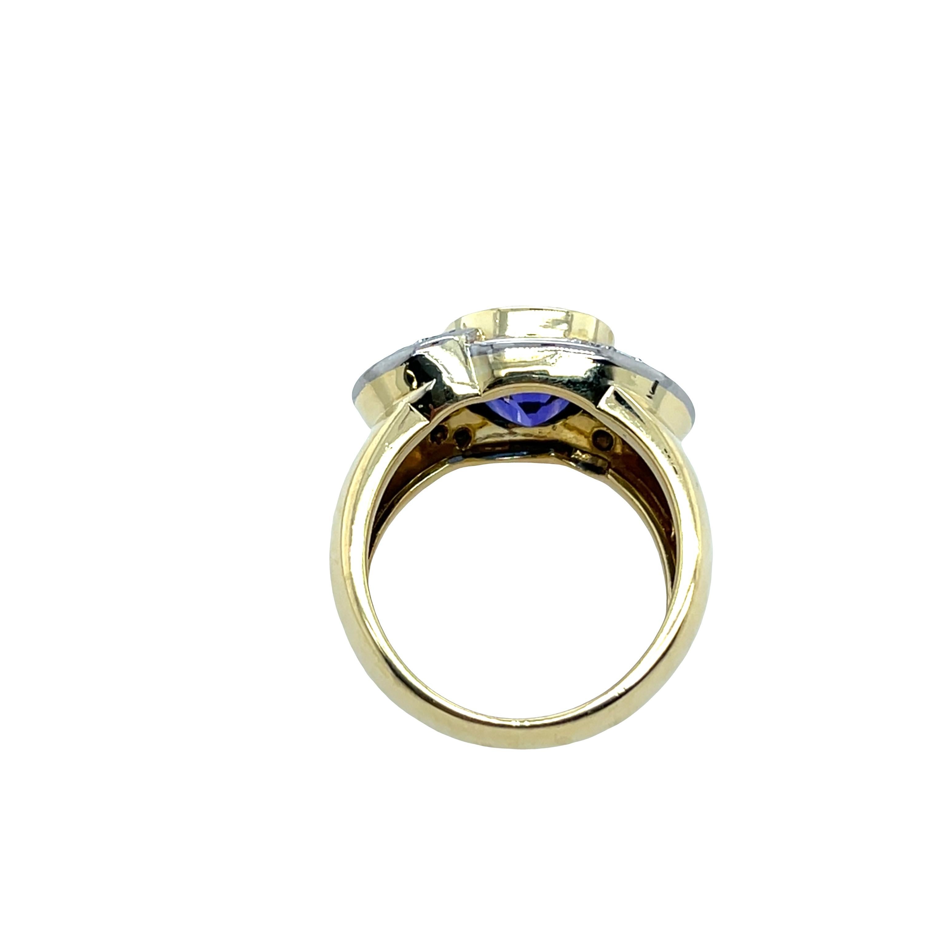 Kleiderring mit Diamanten und Tansaniten, gefasst in 18 Karat Gelb- und Weißgold im Zustand „Hervorragend“ im Angebot in London, GB
