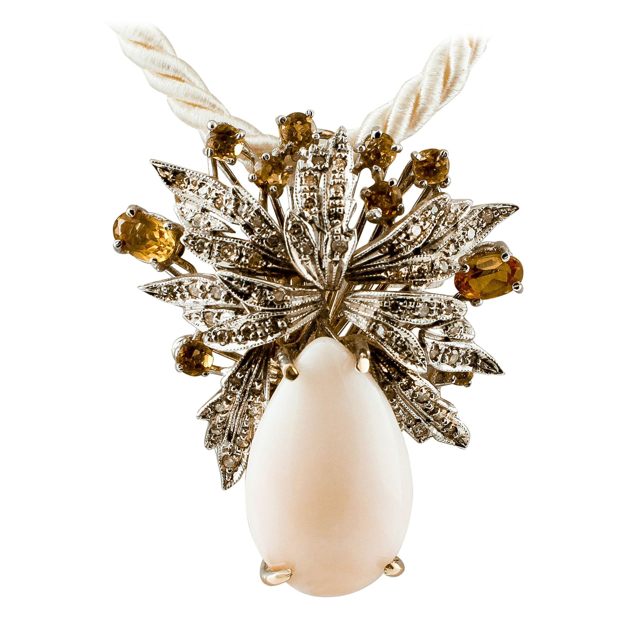 Collier pendentif Retrò en or blanc 18 carats avec diamants, topazes et corail rose en goutte d'eau
