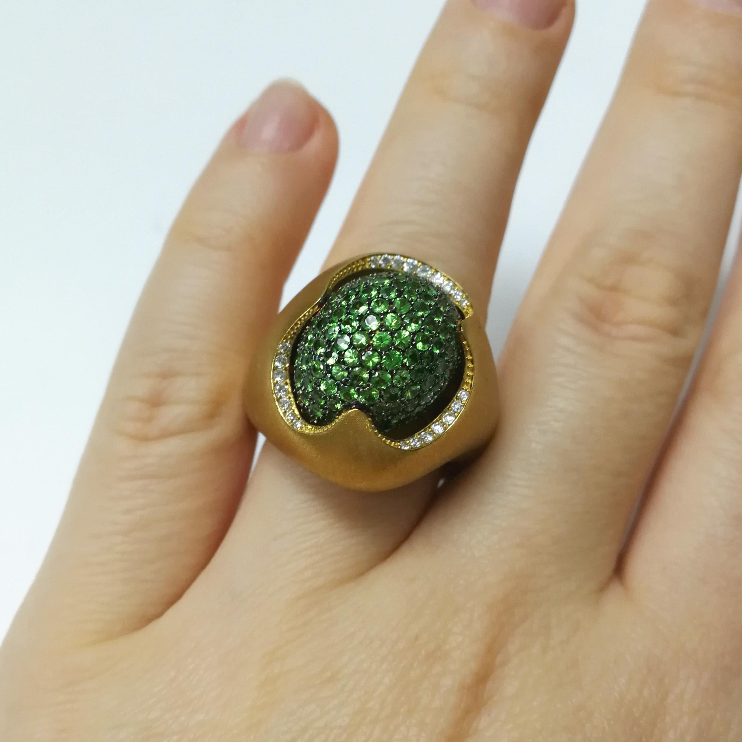 Women's Diamonds Tsavorite 18 Karat Yellow Gold Sweet Ring For Sale