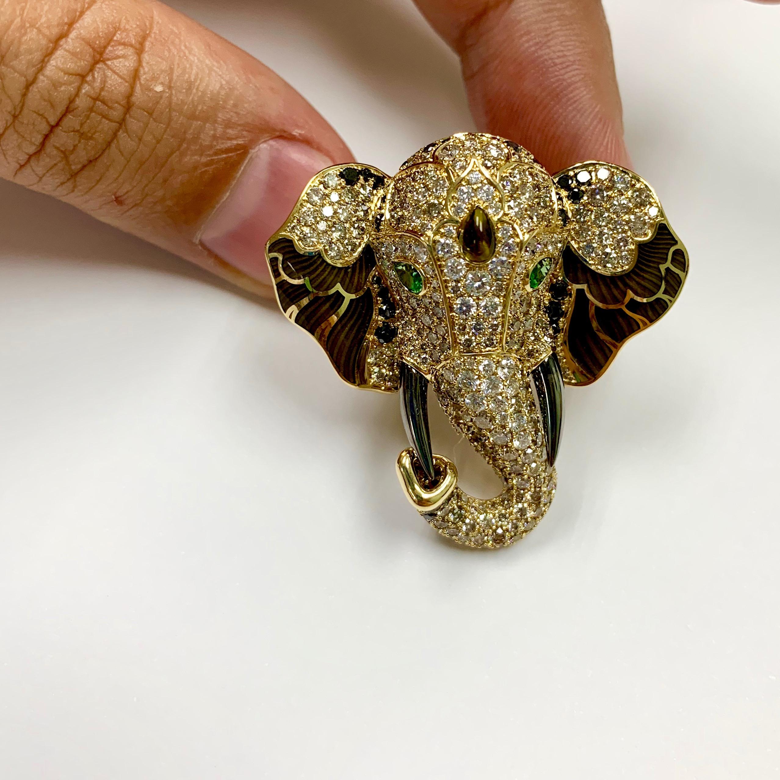 Bague éléphant en or jaune 18 carats, diamants, tourmaline, tsavorite et émail en vente 4