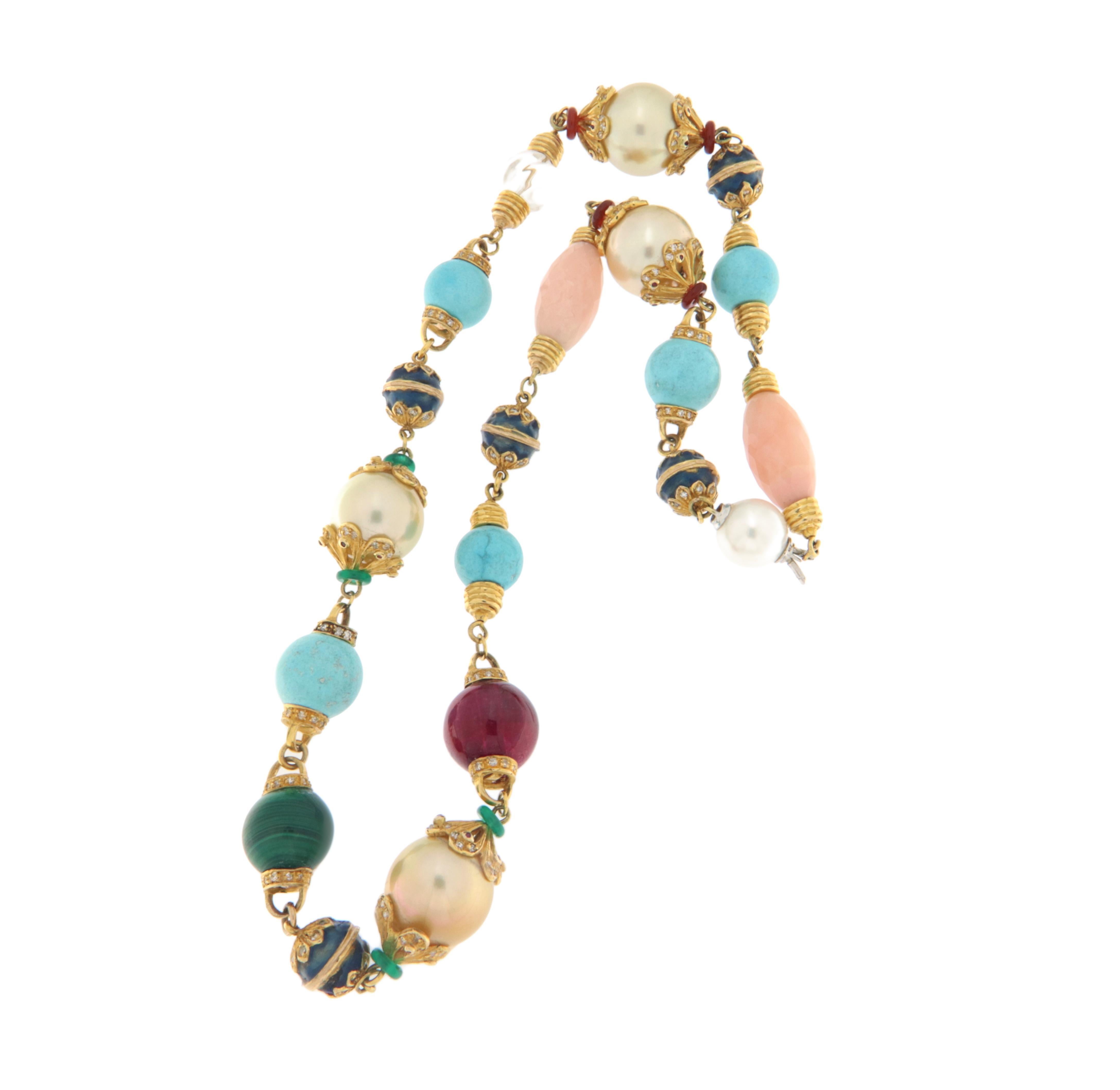 This magnificent necklace is crafted in 14-karat yellow gold, combining the elegance of precious materials with an exclusive and colorful design. The piece stands out for its harmonious alternation of gems and refined details, creating a unique and