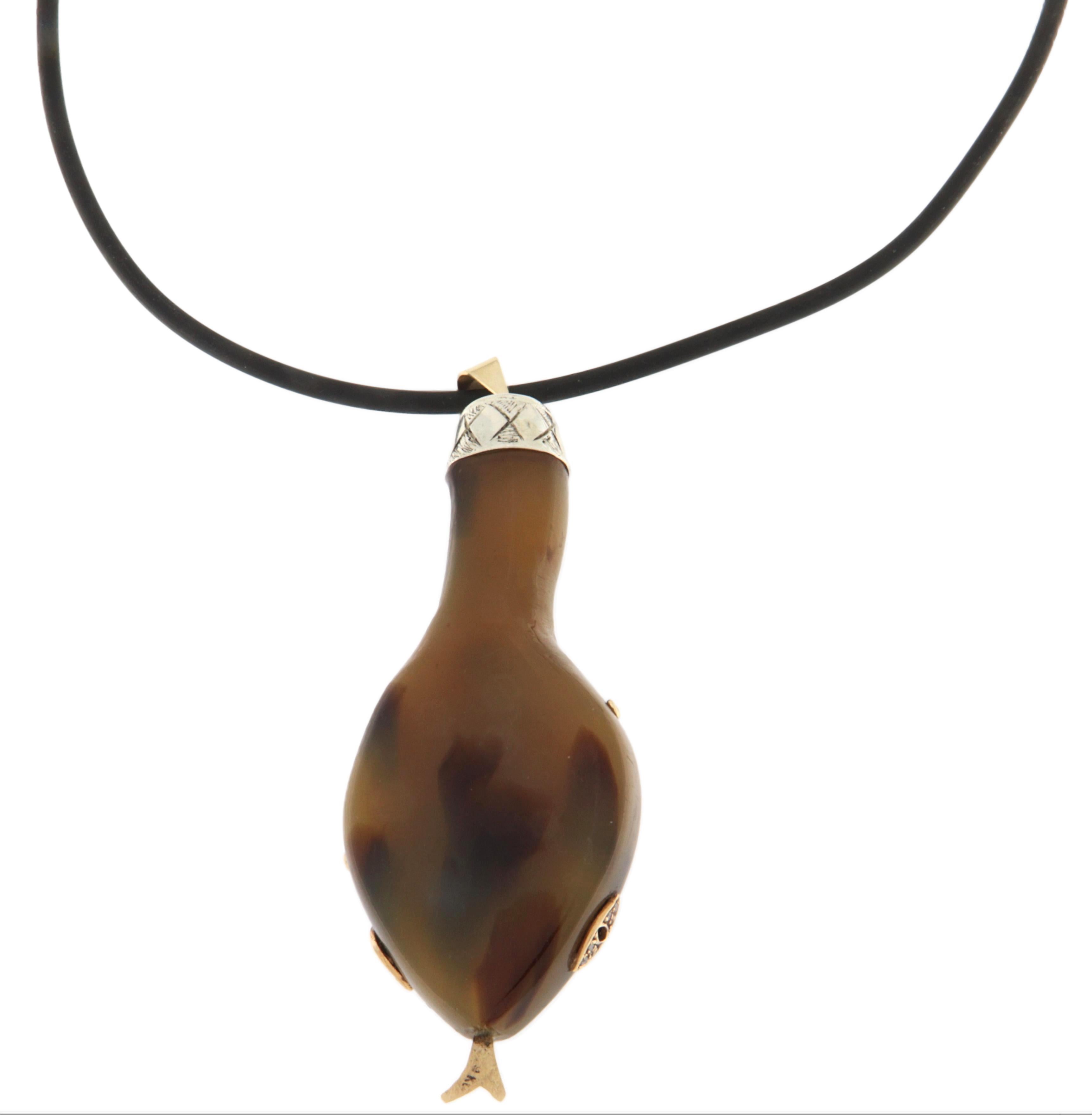 Taille brillant Collier pendentif serpent en or jaune 9 carats, diamants et turquoise en vente