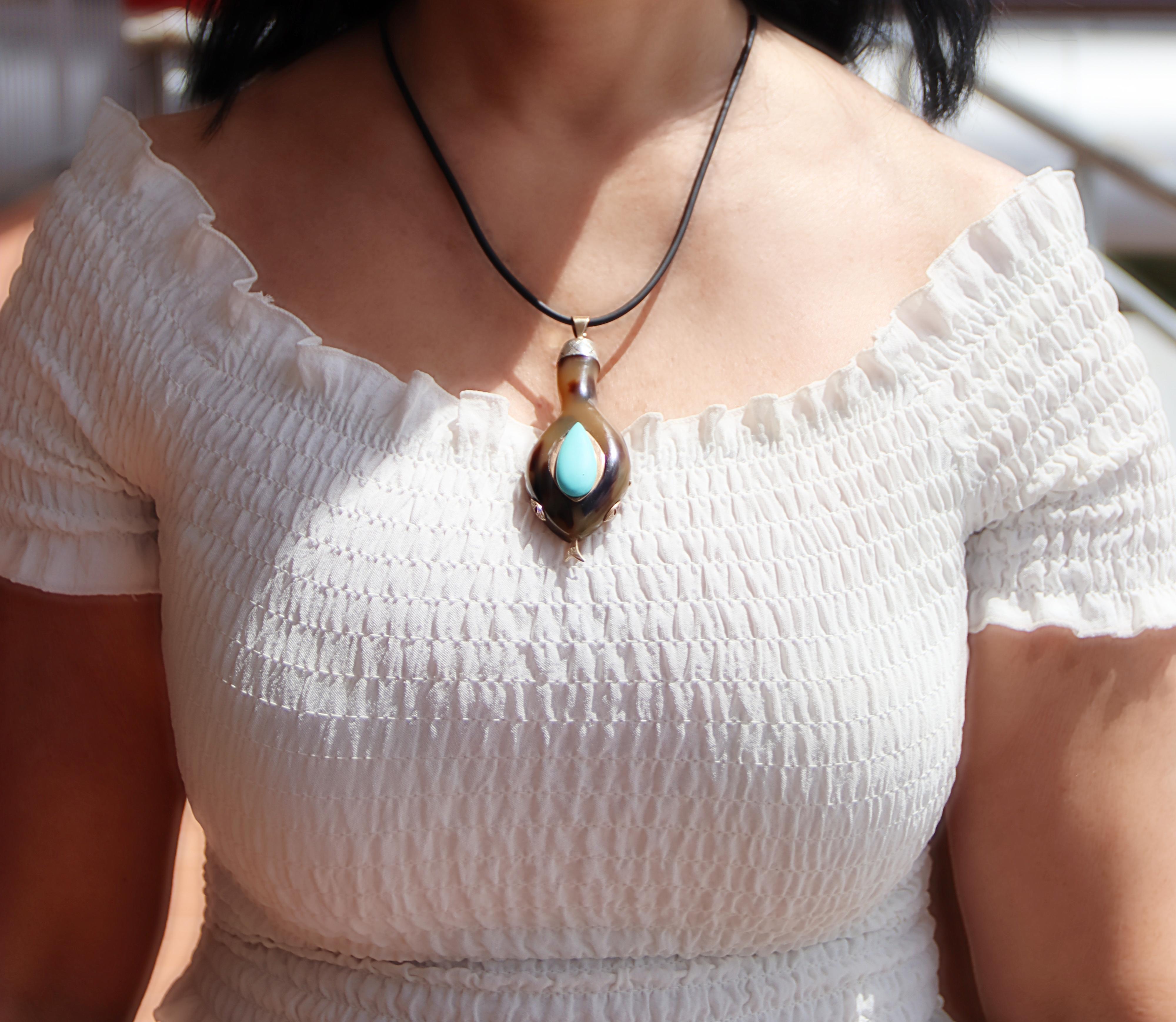 Collier pendentif serpent en or jaune 9 carats, diamants et turquoise Pour femmes en vente