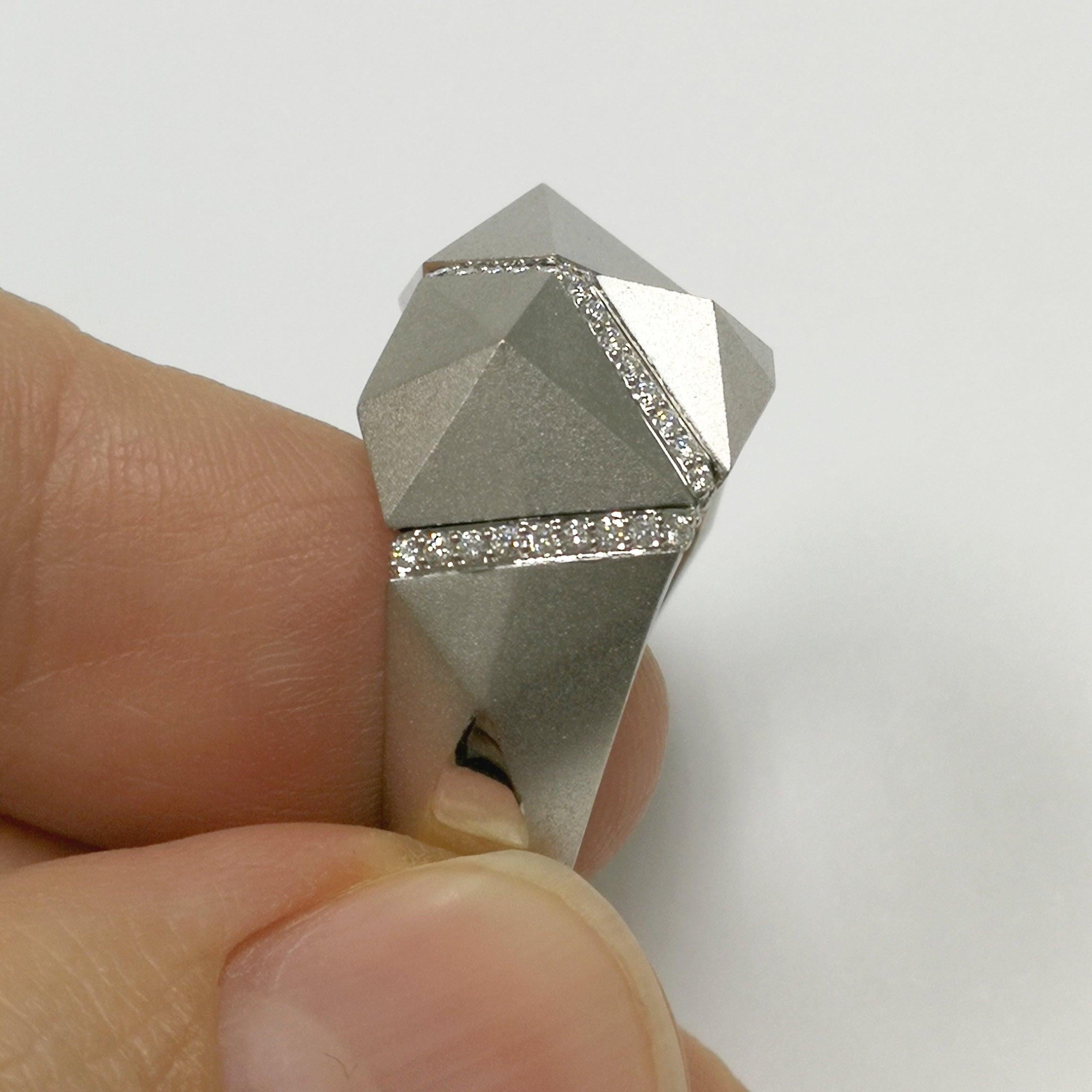 For Sale:  Diamonds White 18 Karat Matte Gold Geometry Small Ring 6