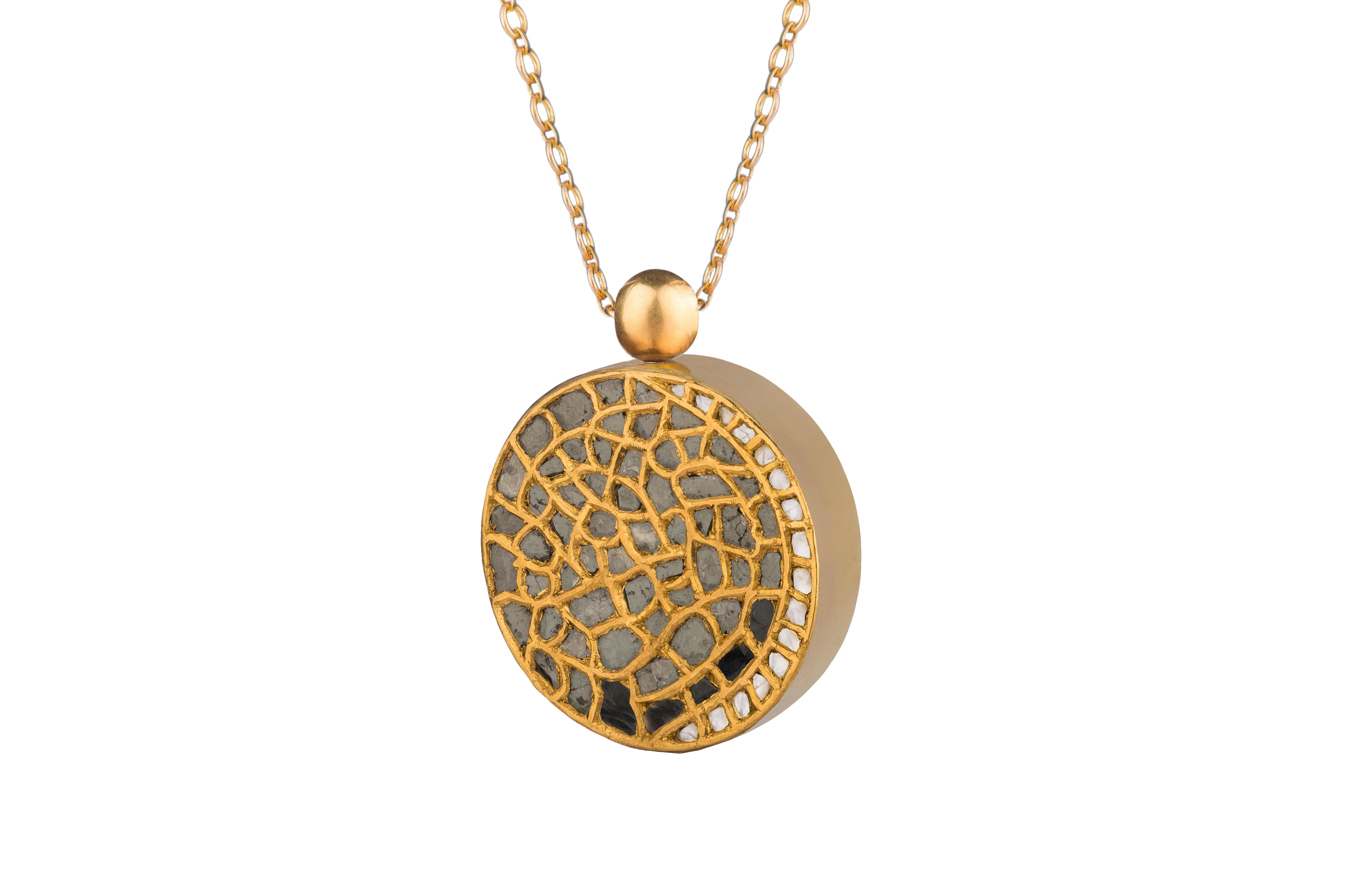THE THIN EDGE OF THE WEDGE by OUROBOROS

Polki diamonds Kundan set in 24kt gold and white and black agate set in 18kt gold on a handmade 18kt gold chain, with an 18kt gold Ouroboros lasered ball to finish the back.

If this item is out of stock.