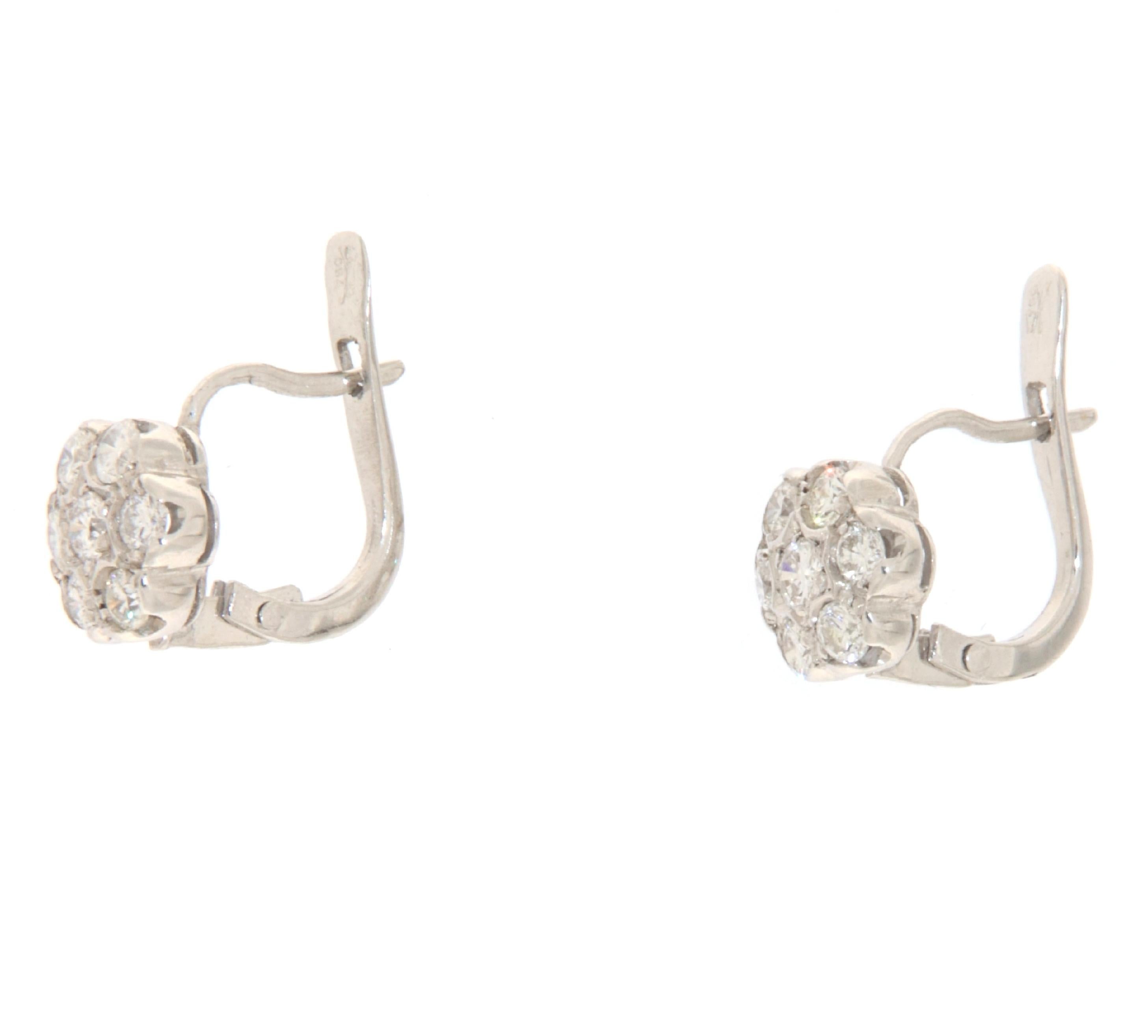 Contemporary Diamonds White Gold 18 Karat Stud Earrings For Sale