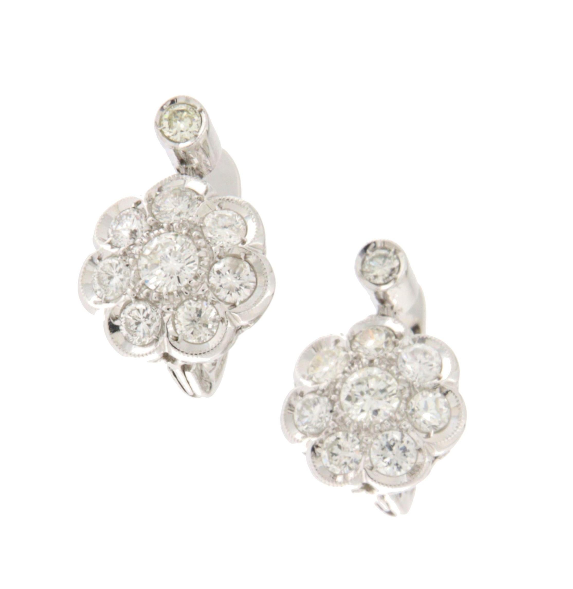 Orecchini con diamanti in oro bianco a 18 carati In condizioni Nuovo in vendita a Marcianise, IT