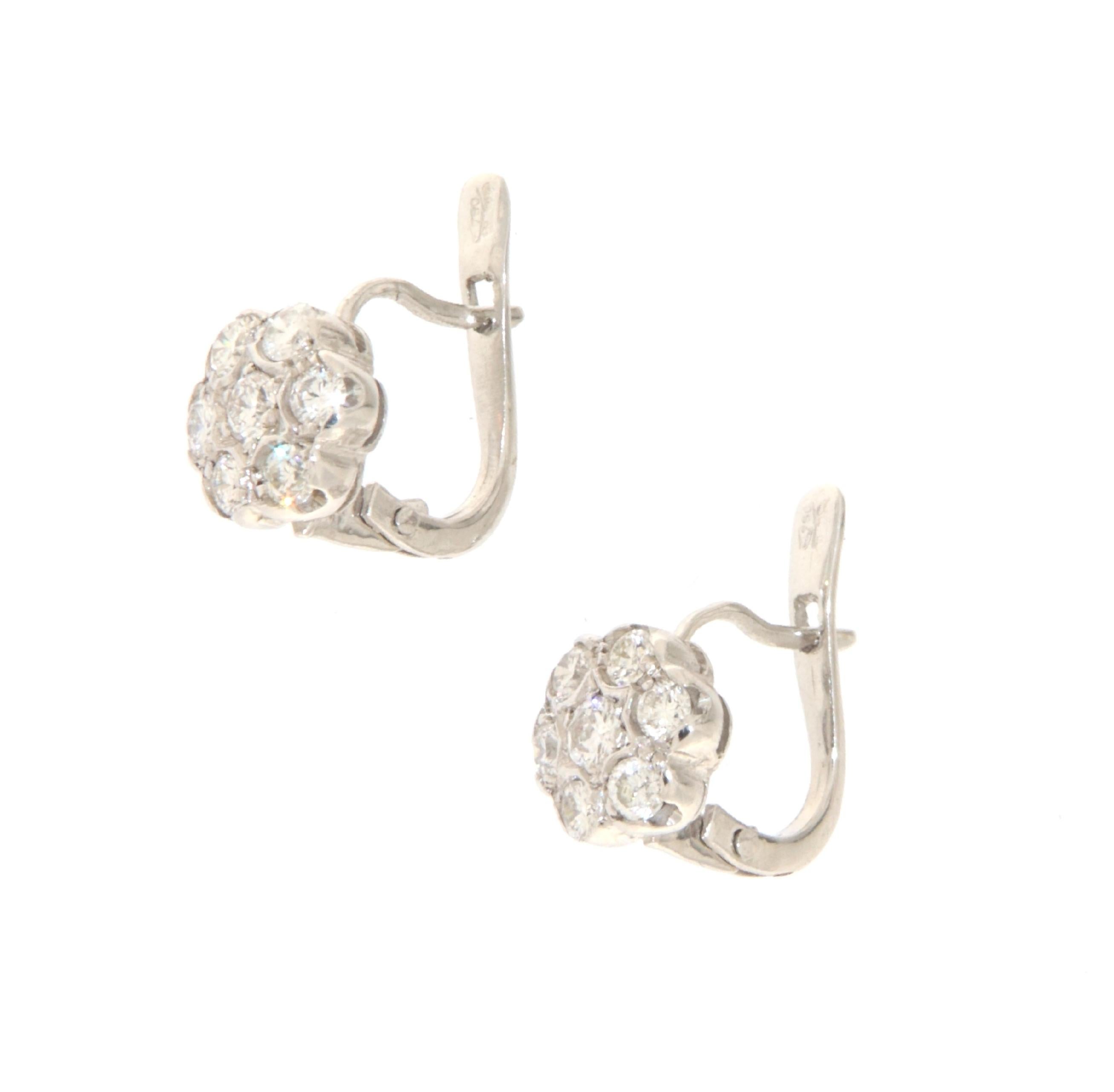 Women's Diamonds White Gold 18 Karat Stud Earrings For Sale