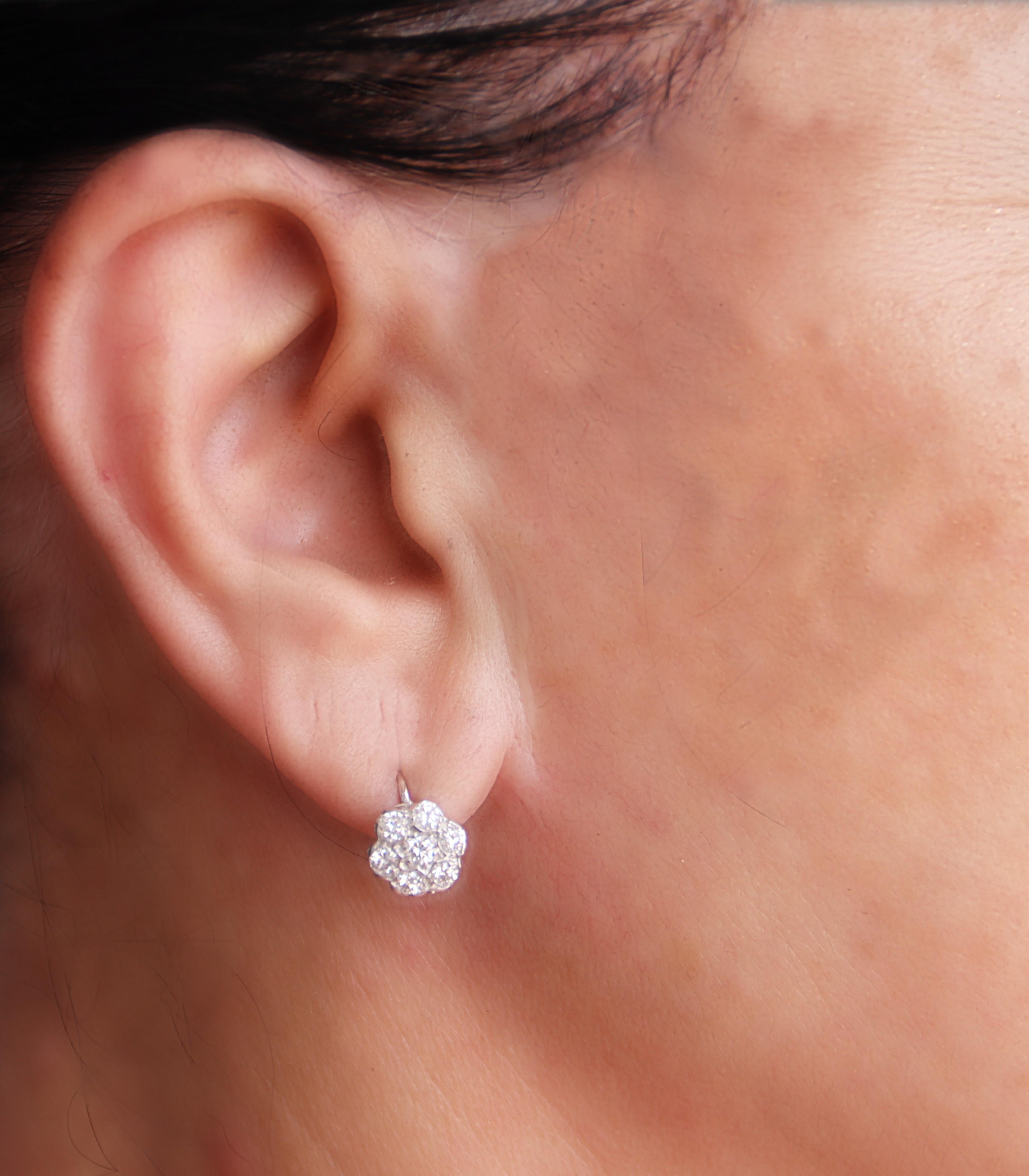 Diamonds White Gold 18 Karat Stud Earrings For Sale 2