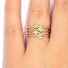 Anello impilabile con diamanti in oro bianco realizzato a mano in Italia da Botta Gioielli