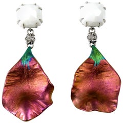 Diamanten, weißer Opal, 18 Karat Weißgold, Titan-Tropfenohrringe