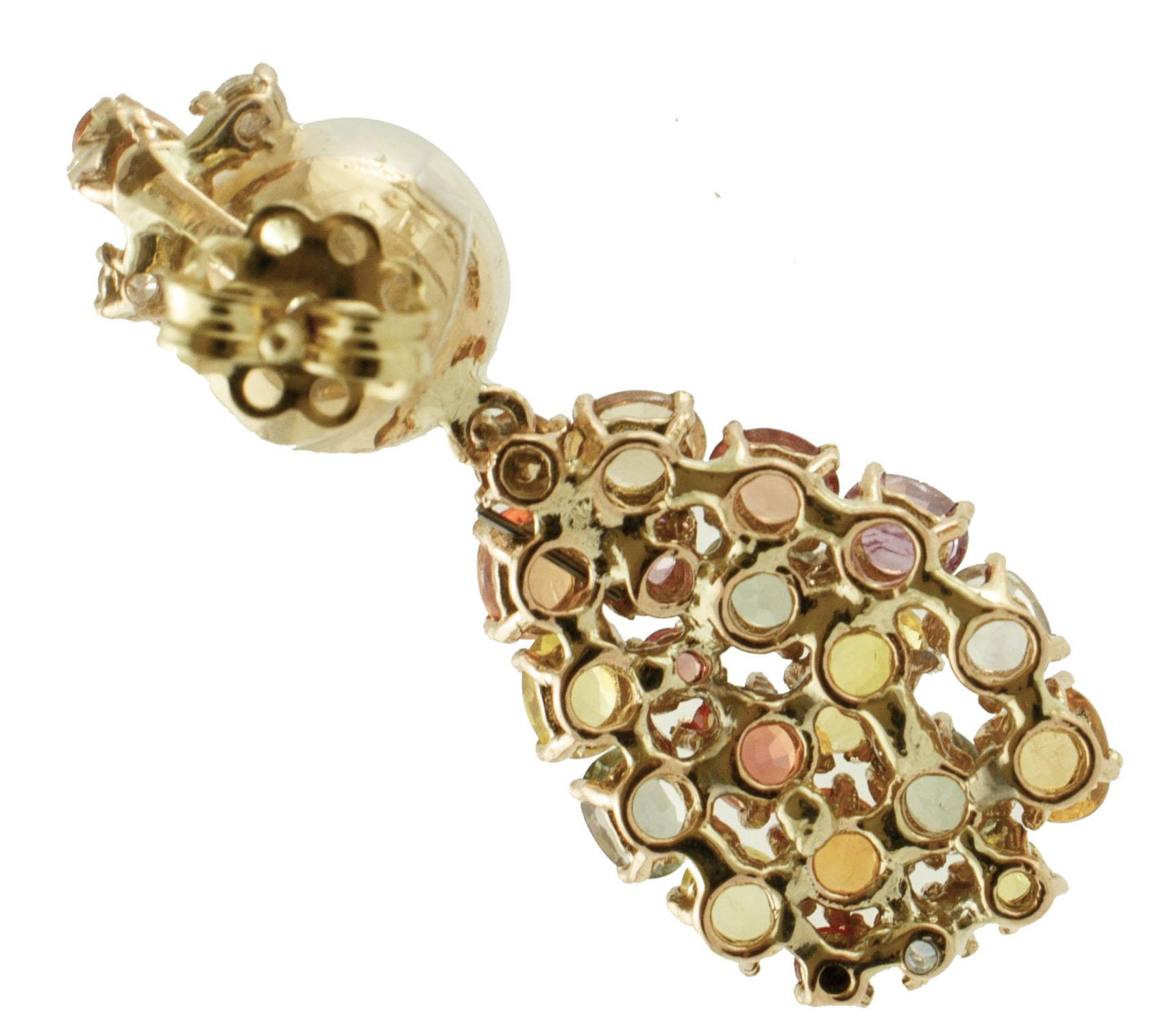 Ohrringe aus 14 Karat Roségold mit Diamanten, weißen Perlen und mehrfarbigen Saphiren (Gemischter Schliff)