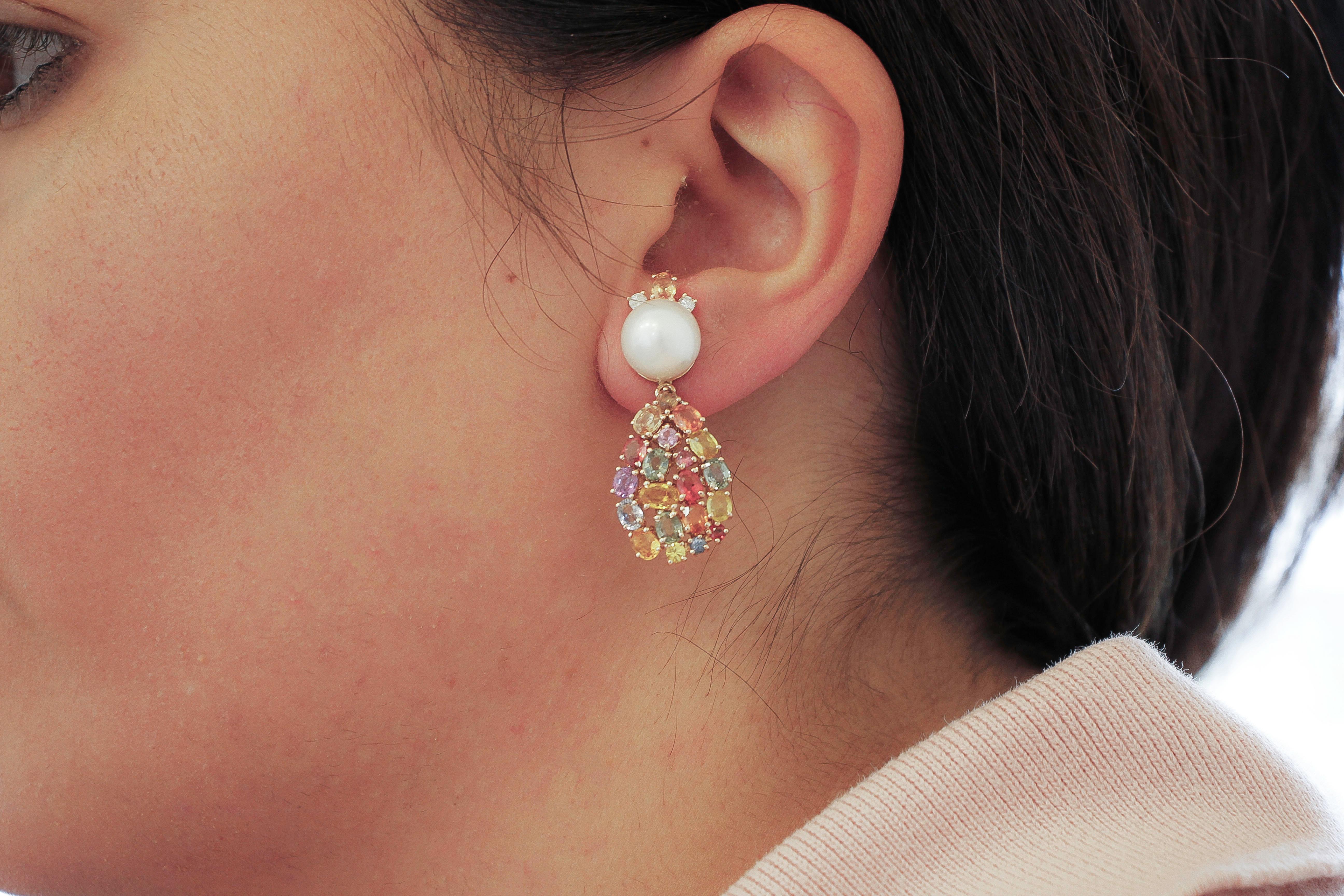 Ohrringe aus 14 Karat Roségold mit Diamanten, weißen Perlen und mehrfarbigen Saphiren Damen