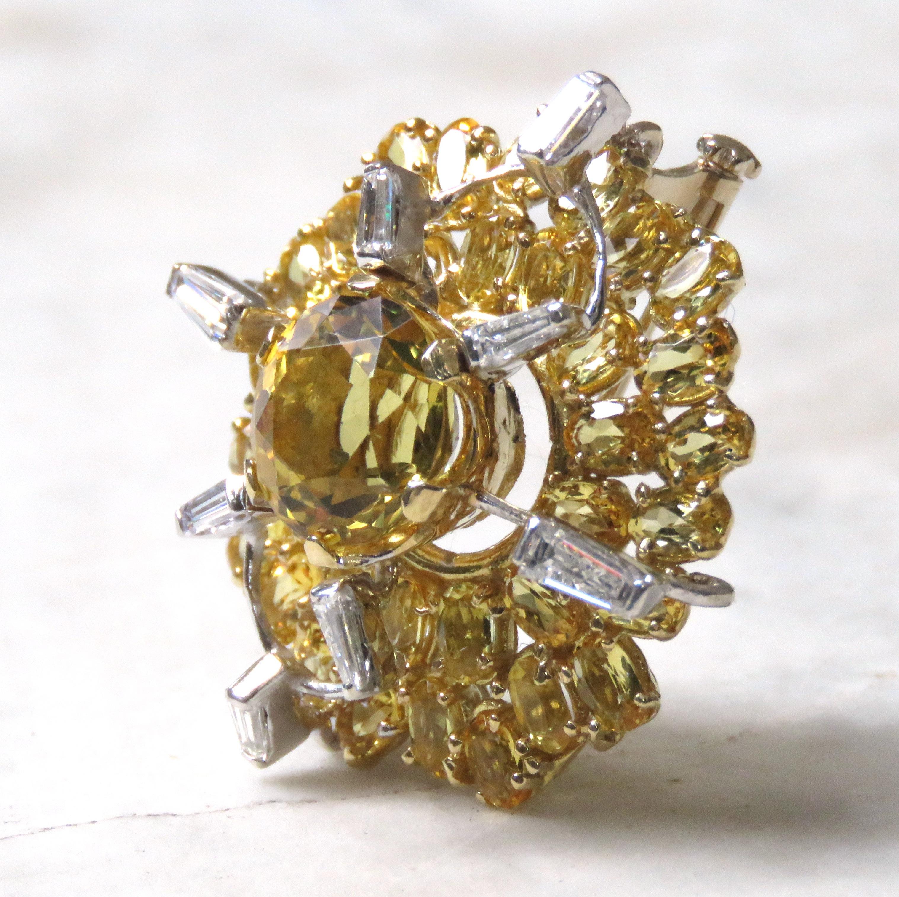 Extraordinary white and yellow gold 18k brooch with a central brilliant-cut yellow beril ctw 3.10, 8 trapezoid-cut diamonds ctw 0.80 and yellow beryls ctw 4.25. The brooch is handcrafted in Italy by Botta Gioielli. It  is marked with the Italian