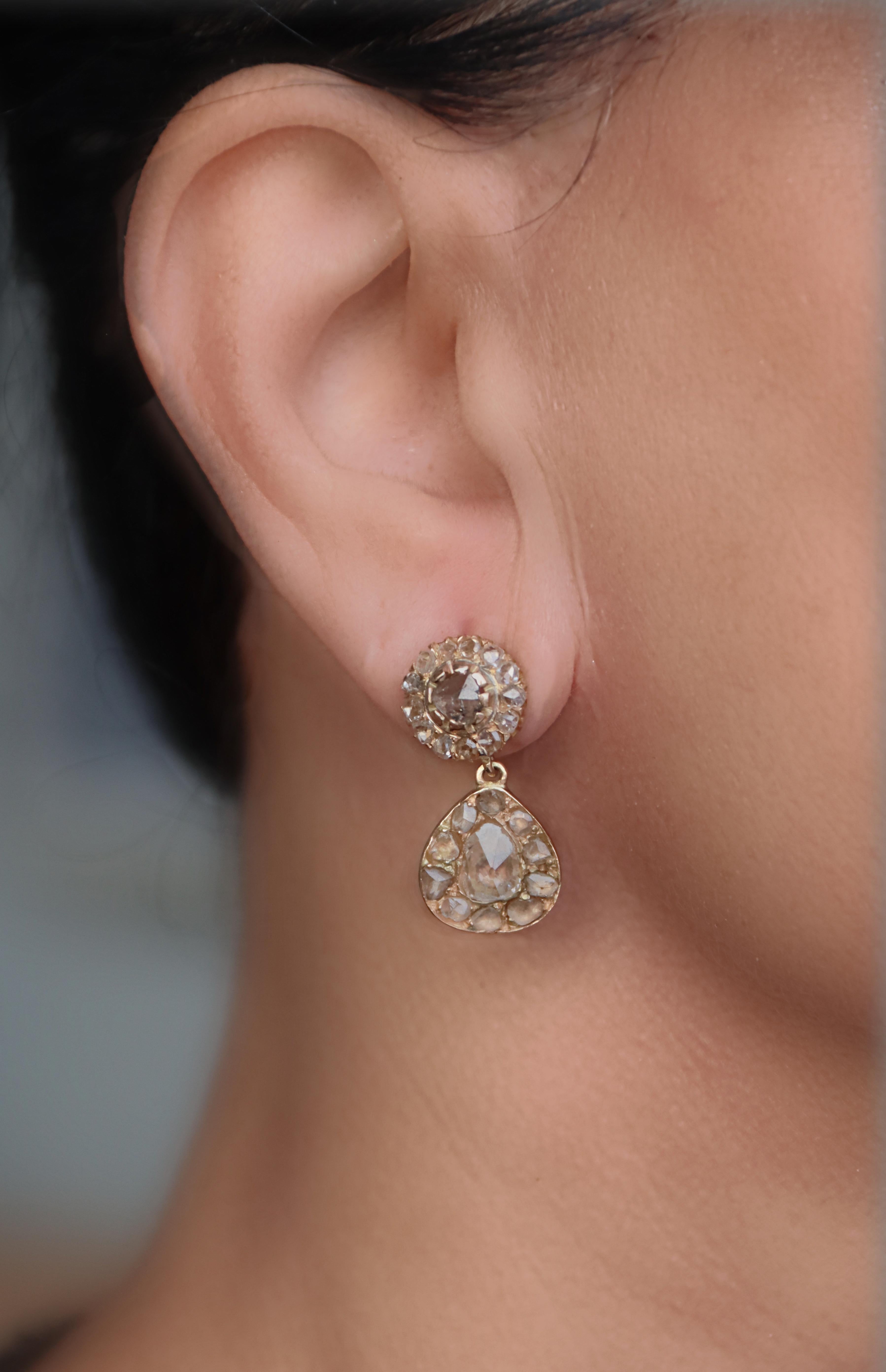 Diamanten-Ohrringe aus Gelbgold mit 14 Karat (Rundschliff) im Angebot