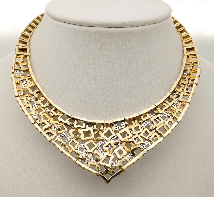 Round Cut Diamonds, 14 Karat White and Yellow Gold Necklace For Sale