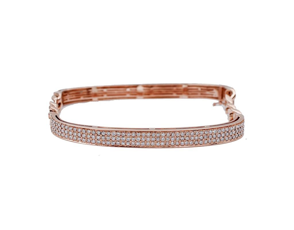 Elegant bangle bracelet in 18 karat rose gold bracelet studded with diamonds.
This bracelet was totally handmade by Italian master goldsmiths and it is in perfect conditions.
Diamonds 1.75 ct
Total Weight 24.10 gr
RF   +RRGA
Diameter (inside) 5.8