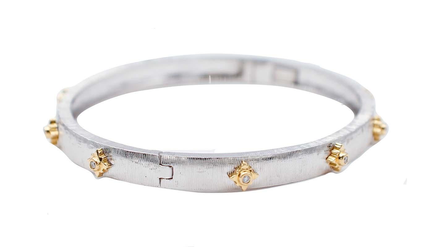 Gorgeous bracelet in 18 karat white gold with decorations in 18 karat yellow gold studded with diamonds.
Diamonds 0.11 ct
Total Weight 16.30 gr
RF  +ICAR
Internal Diameter 5.6 cm
Inner Circumference 16 cm

For any inquiries,please contact the seller