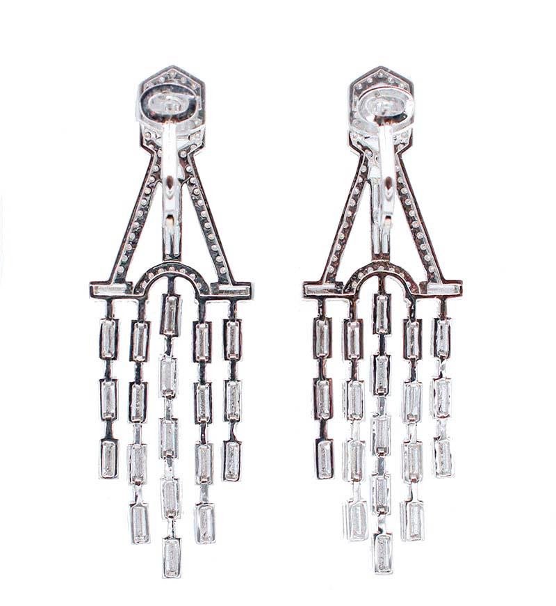 Modern Diamonds, 18 Karat White Gold Chandelier Earrings