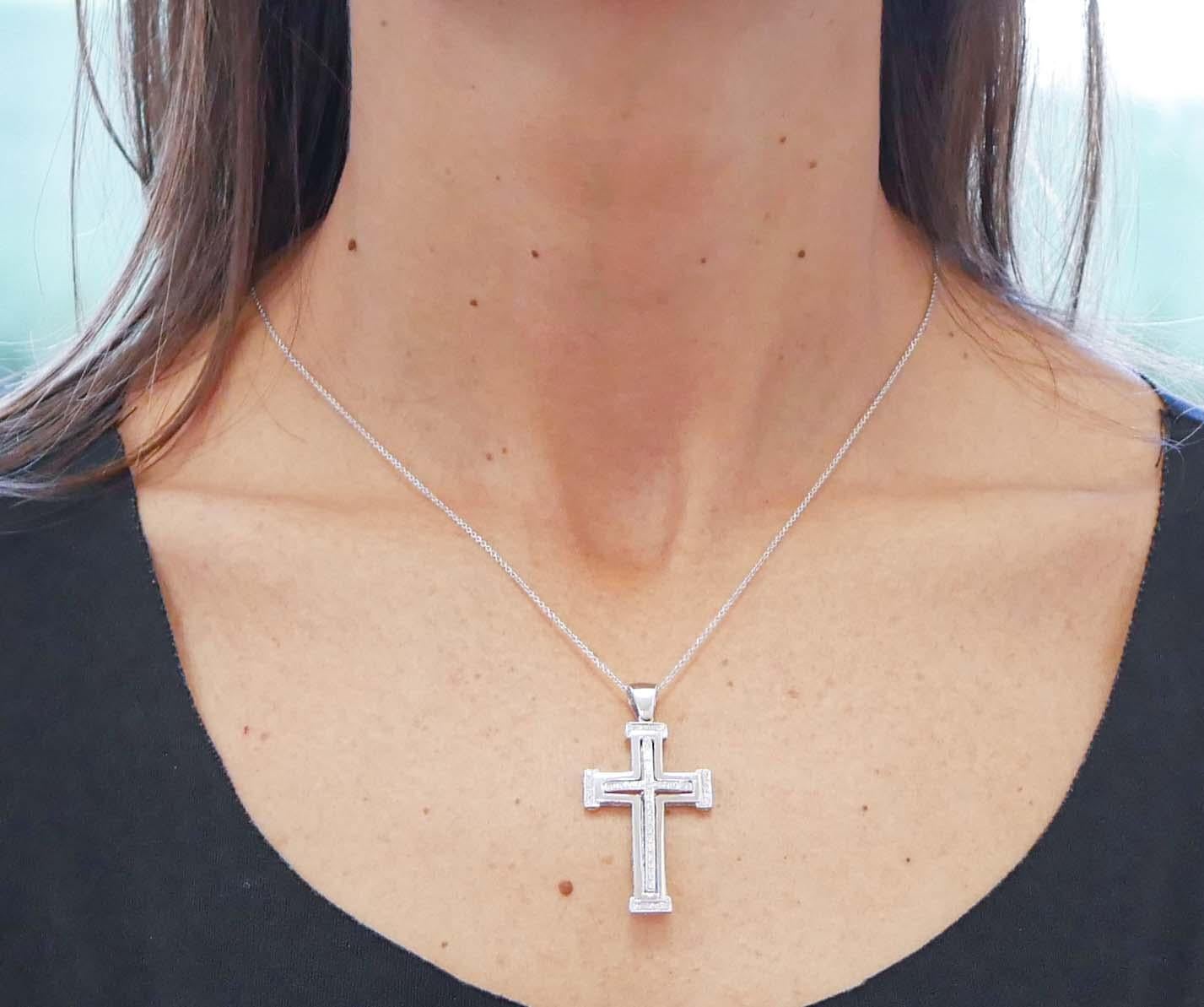 Diamonds, 18 Karat White Gold Cross Pendant Necklace In New Condition For Sale In Marcianise, Marcianise (CE)