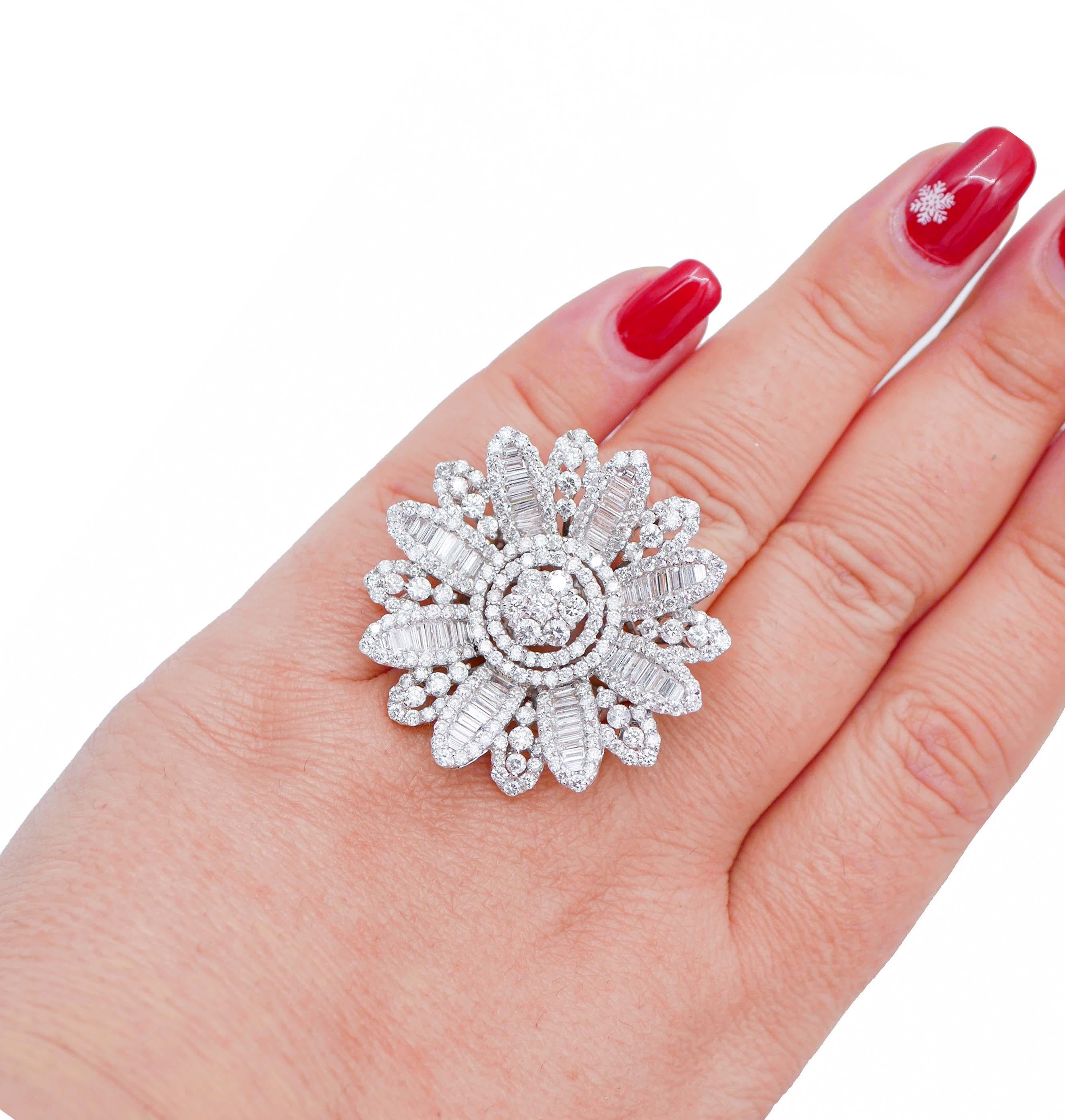 Diamonds, 18 Karat White Gold Flower Ring In Good Condition In Marcianise, Marcianise (CE)