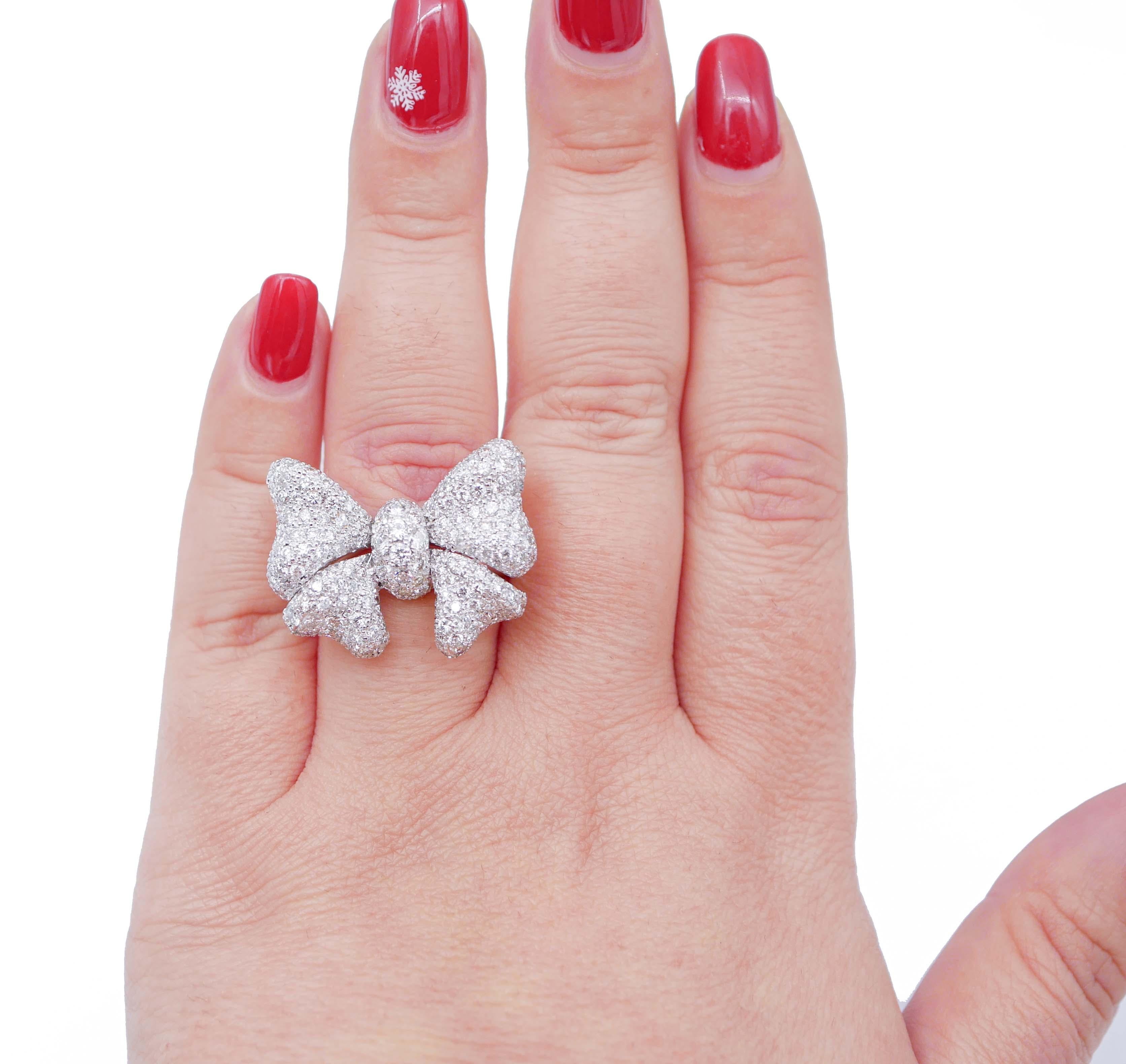 Brilliant Cut Diamonds, 18 Karat White Gold Jib Shape Ring For Sale