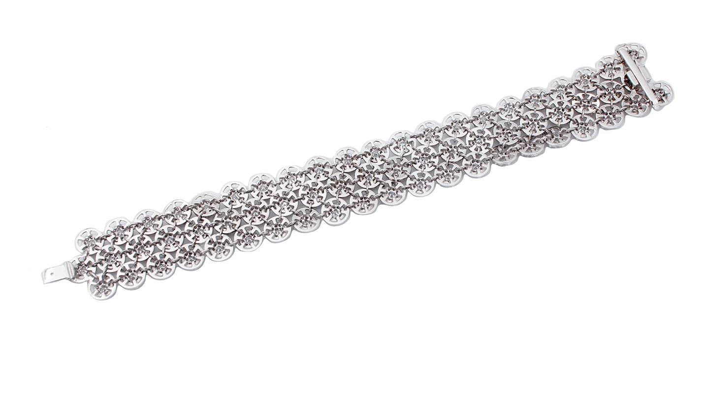 Retro 6, 15 carat Diamonds, 18 Karat White Gold Link Bracelet For Sale