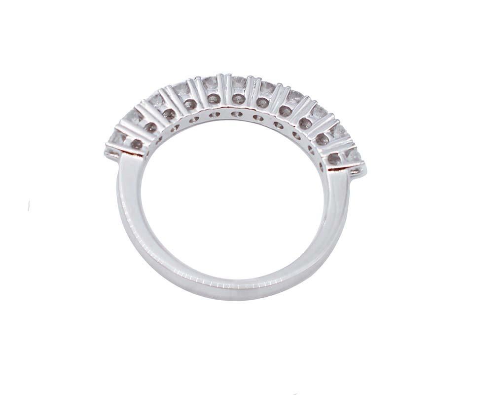 Modern Diamonds, 18 Karat White Gold Model Veretta Ring For Sale
