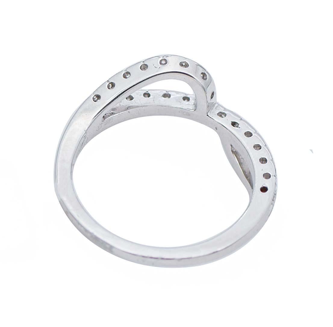 Round Cut Diamonds, 18 Karat White Gold Modern Ring For Sale