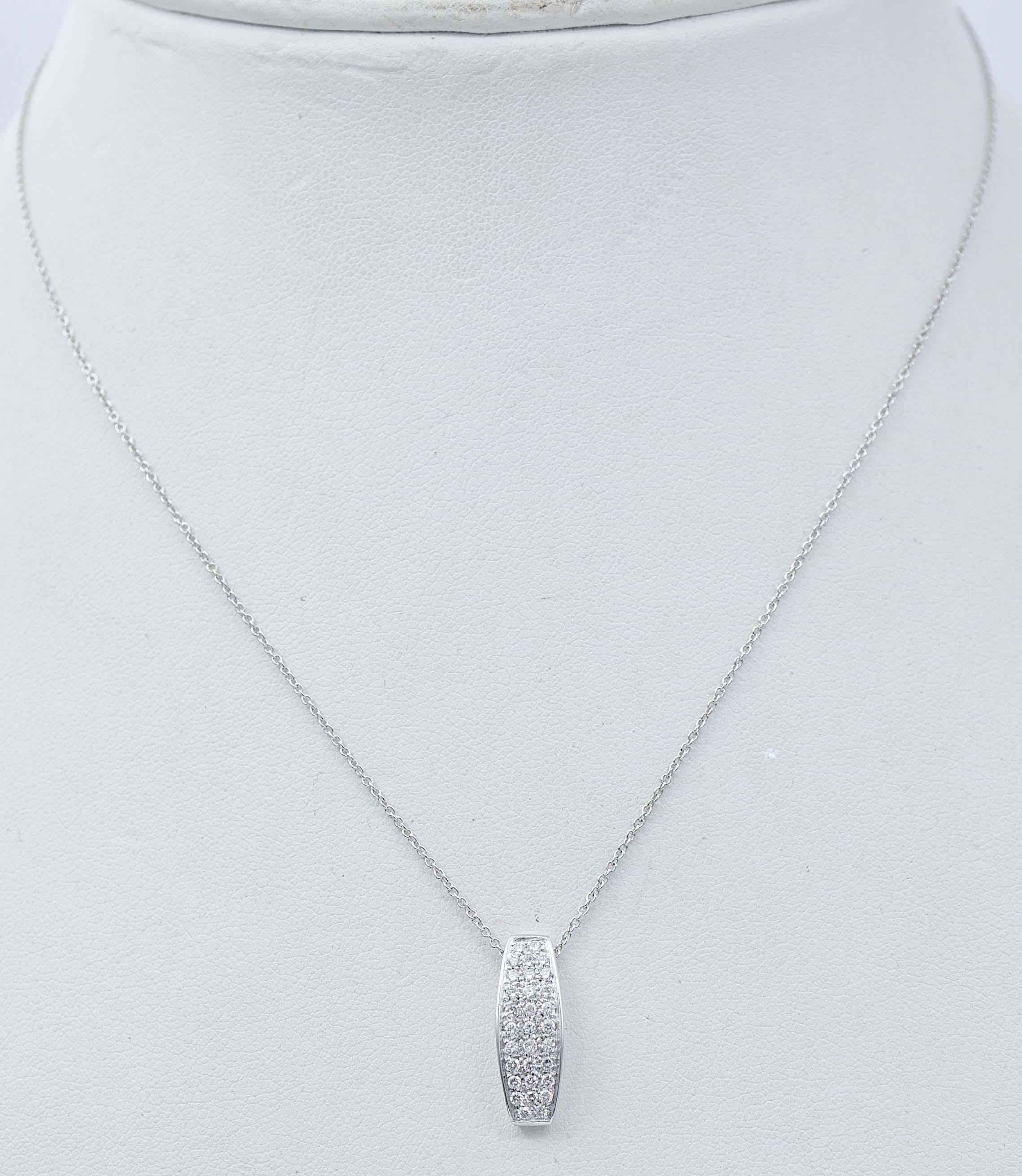 Beautiful pendant necklace in 18 kt white gold structure mounted with diamonds. The chain is included.
Diamonds 0.31 ct
Total Weight 3.30 gr
RF   +UIHA
RK.AFHH80
Lenght Chain 40 cm
Lenght Pendant 1.8 cm
Width Pendant  0.6 cm

For any