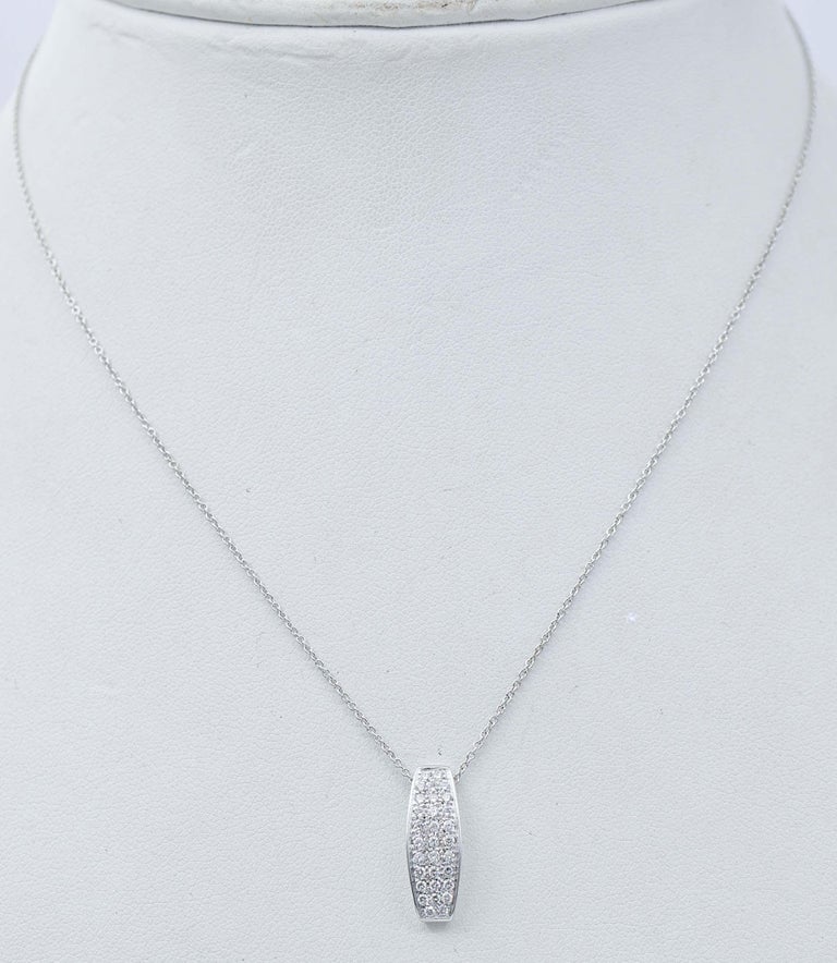 Diamonds, 18 Karat White Gold Pendant Necklace For Sale at 1stDibs
