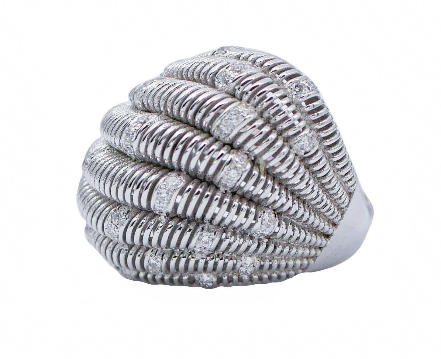 Incredibile anello con struttura in oro bianco 18 kt montato con diamanti.
Diamanti 0,70 ct
Peso totale 15.10 gr
RF    G     COUO
RK.GGIR
Italiano Taglia 14
Usa Taglia 6,84
Francese Taglia 54

Per qualsiasi richiesta, si prega di contattare il