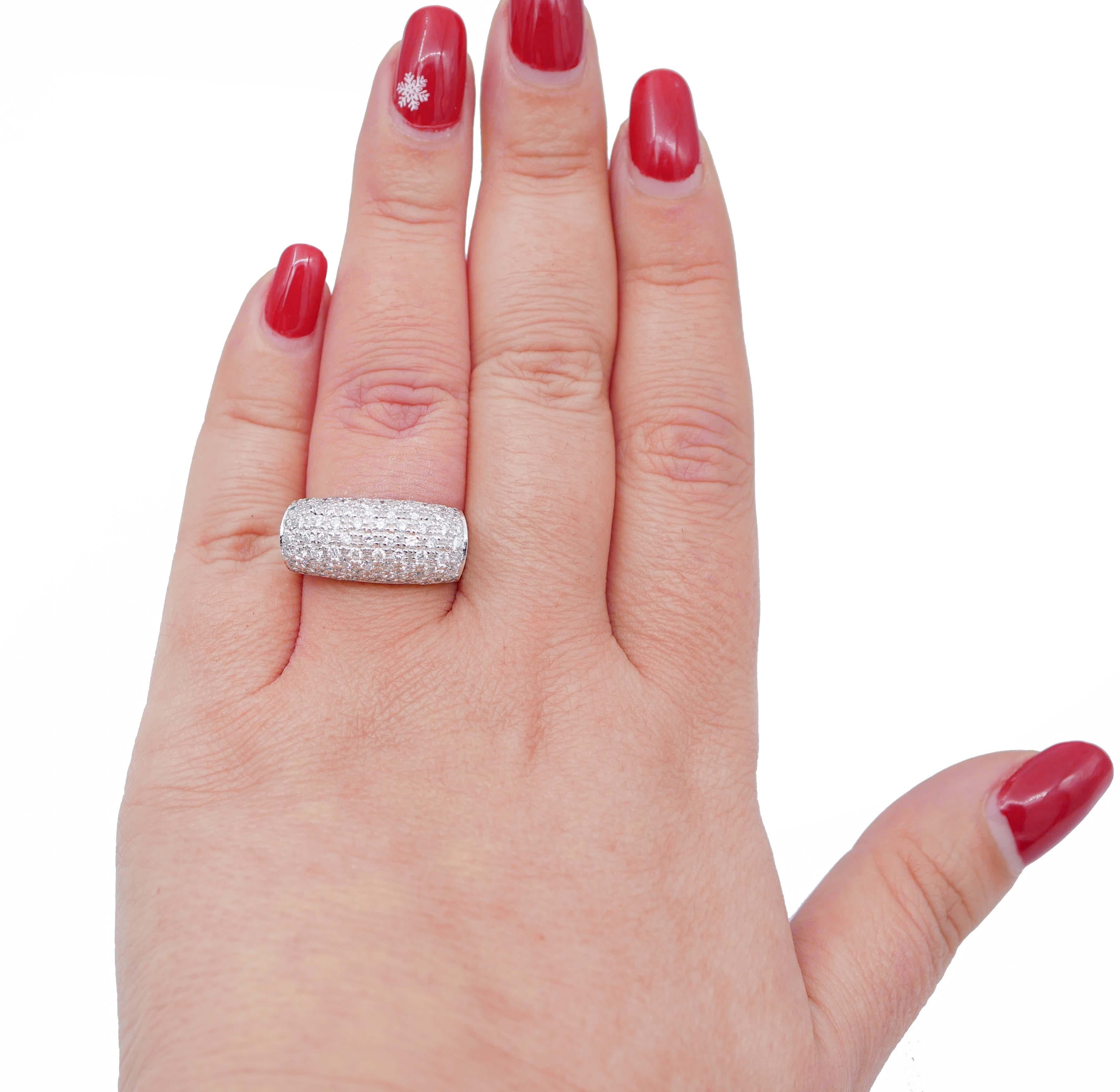 Brilliant Cut Diamonds, 18 Karat White Gold Ring For Sale