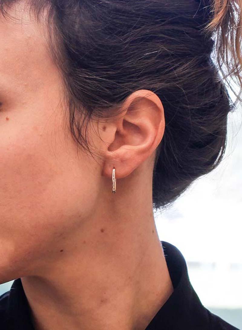 Women's Diamonds, 18 Karat Yellow Gold Modern Earrings