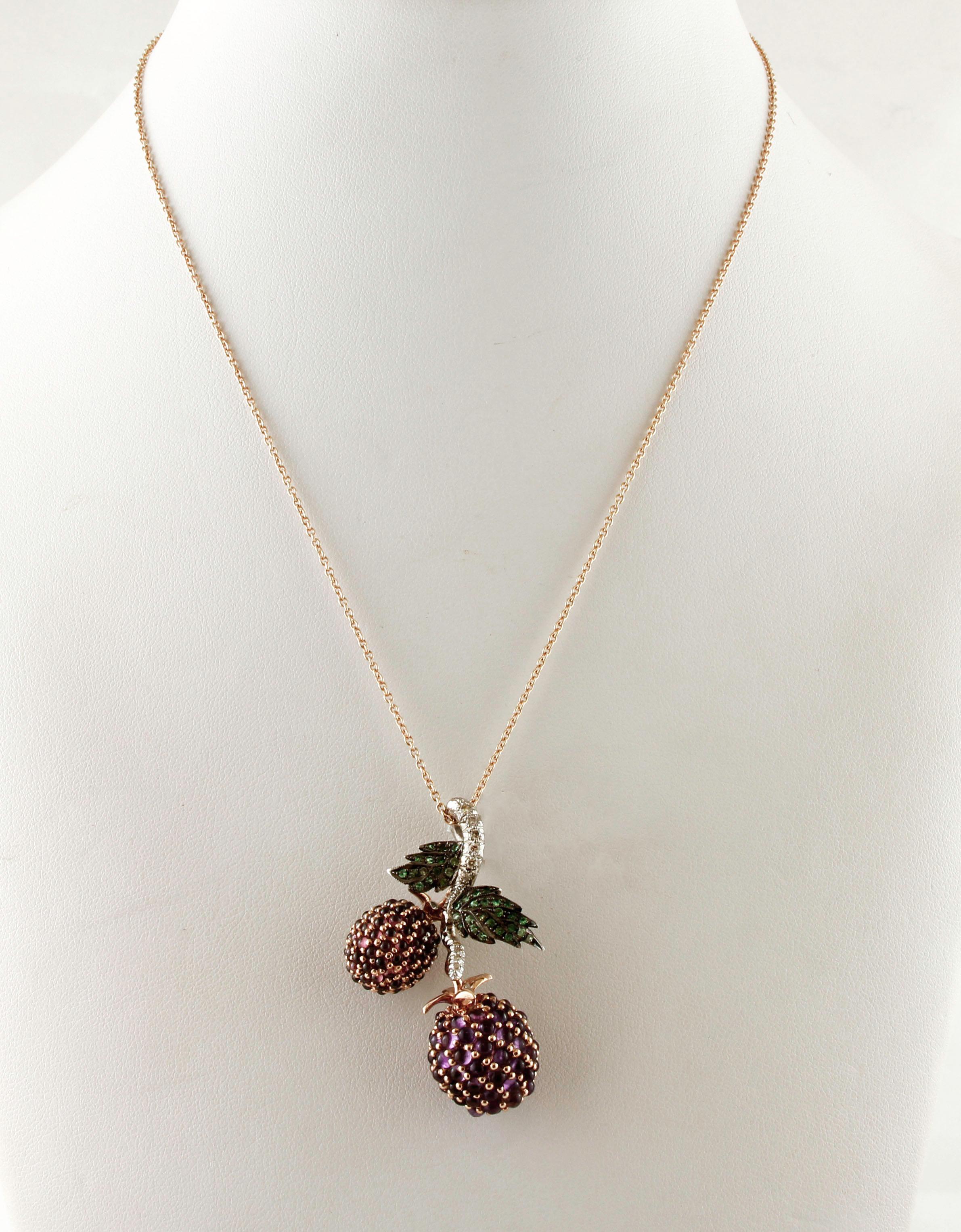 Particular blackberries-shaped pendant in 9 kt rose gold and silver structure studded with amethysts and garnets. The silver leaves are studded with tsavorites and the branch with diamonds.
This pendant is totally handmade by Italian master