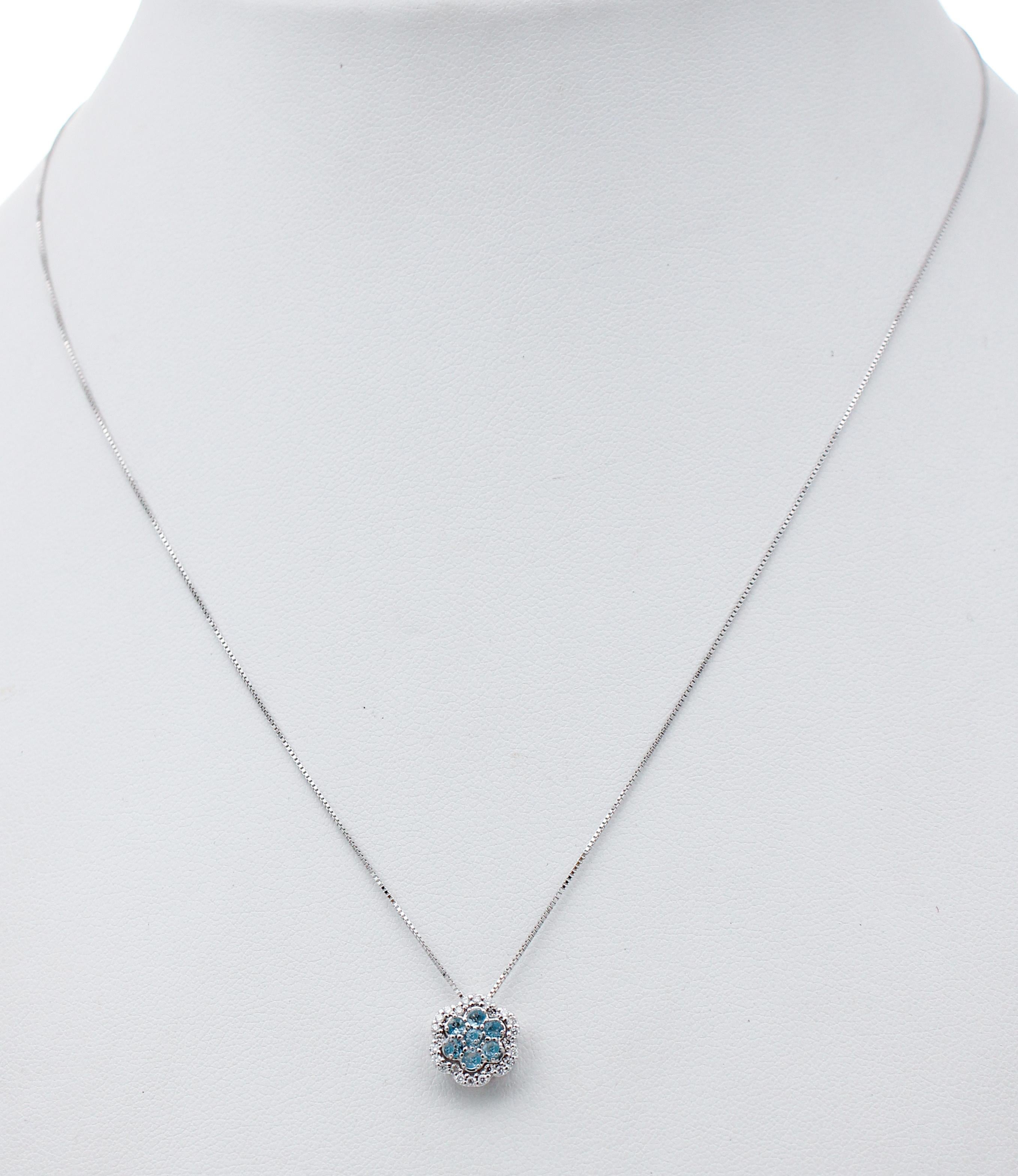 Modern Diamonds, Aquamarine, 18 Karat White Gold Flower Pendant Necklace For Sale