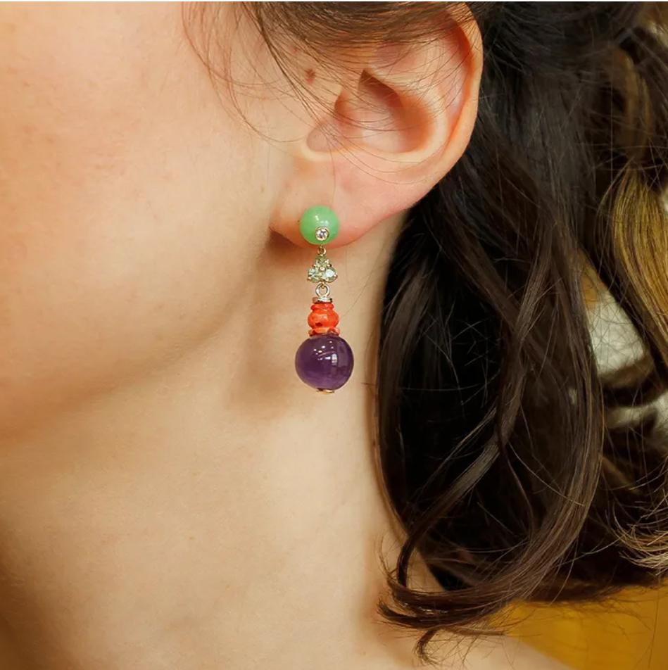 Boucles d'oreilles en or 14 carats avec diamants, émeraudes, agate verte, corail, améthyste Pour femmes en vente