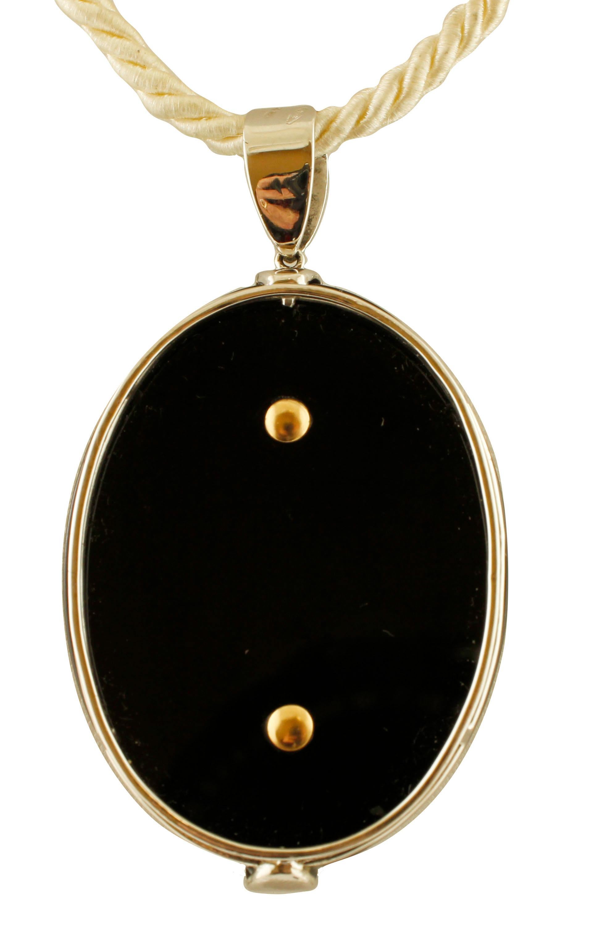 Halskette mit Anhnger aus Rosgold mit Diamanten, Smaragden und grnem Chrysophrase-Onyx (Retro)