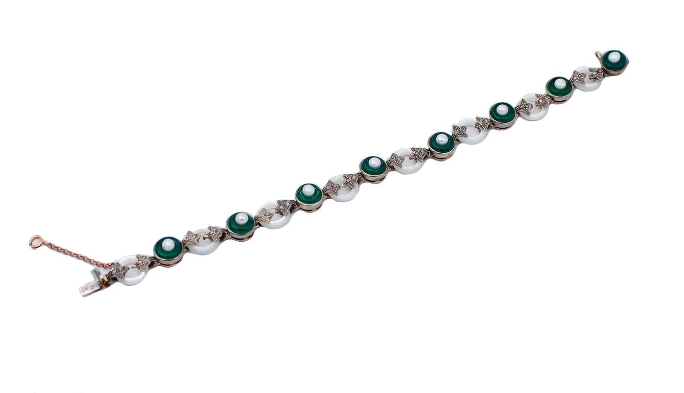SHIPPING POLICY: 
No additional costs will be added to this order. 
Shipping costs will be totally covered by the seller (customs duties included).

Beautiful retrò bracelet in 9 karat rose gold and silver stucture mounted with diamonds,green agate