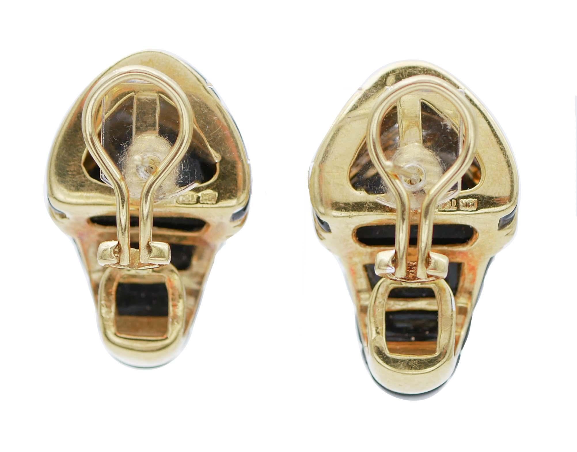 Rétro Boucles d'oreilles en or jaune et blanc 18 carats, diamants et onyx en vente