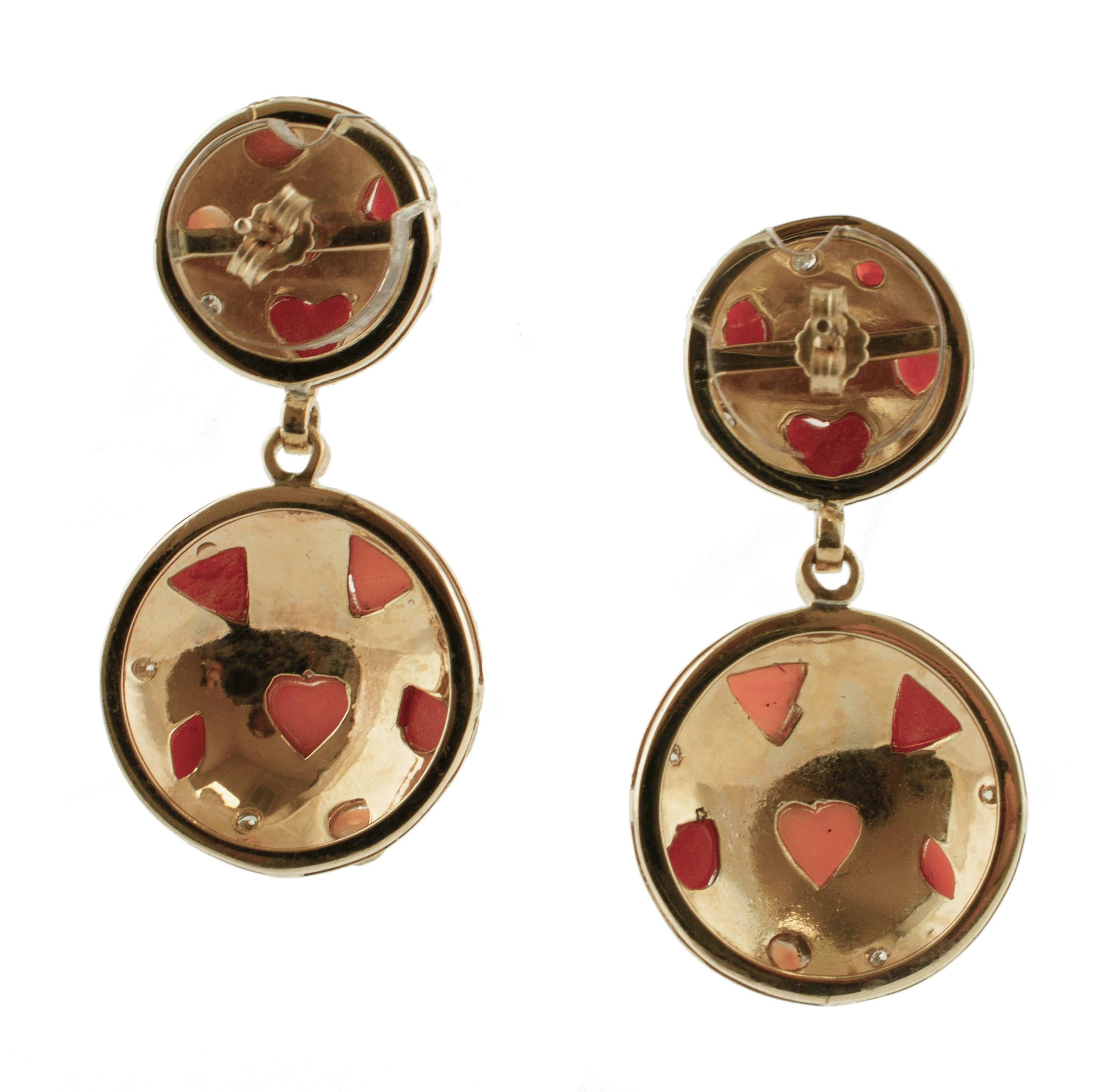 Rétro Boucles d'oreilles en or rose 14 carats, diamants et corail rose et rouge en vente
