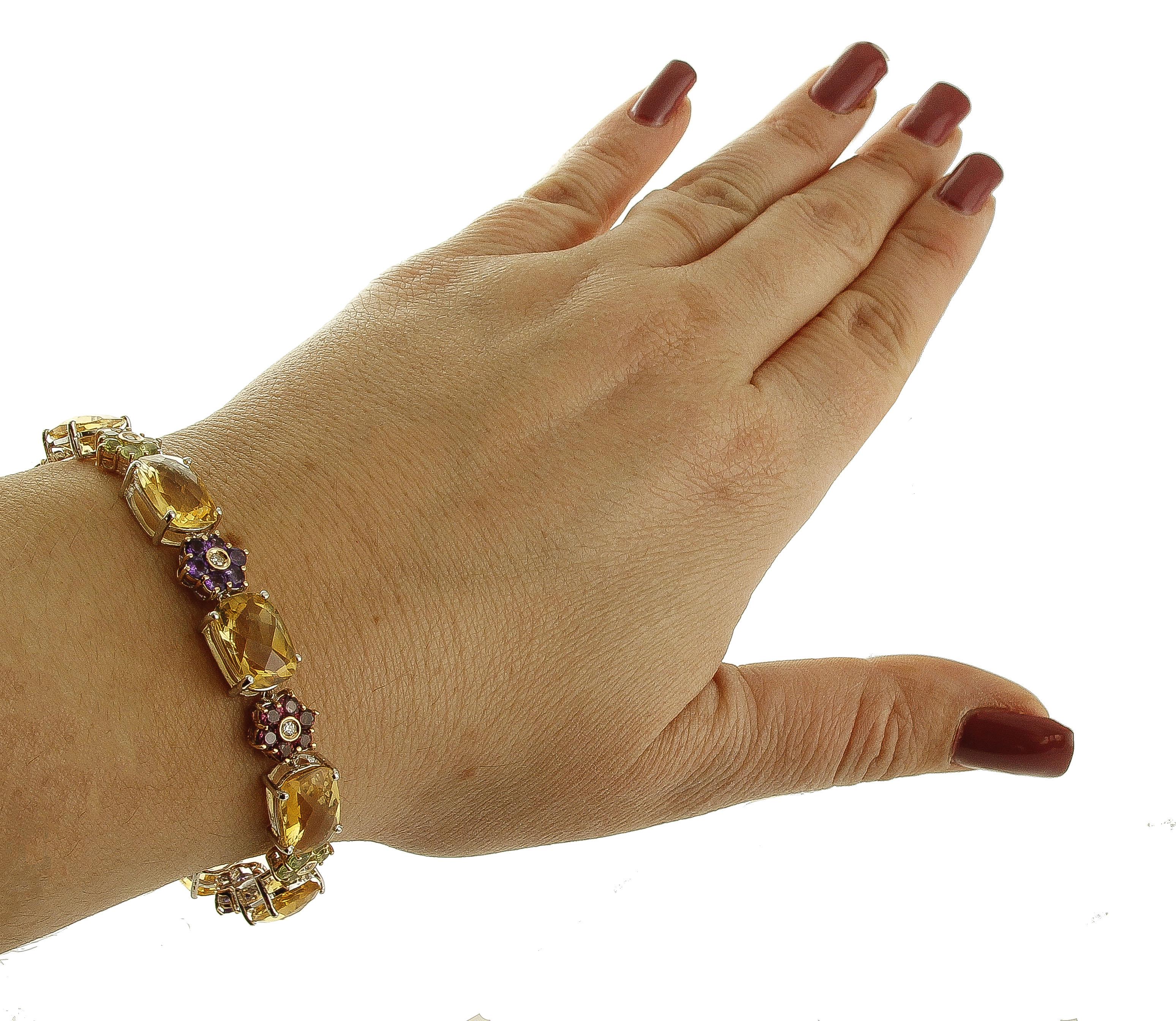 Bracelet en or 14 carats avec diamants, saphirs, topazes, améthystes, grenats et péridots en vente 2