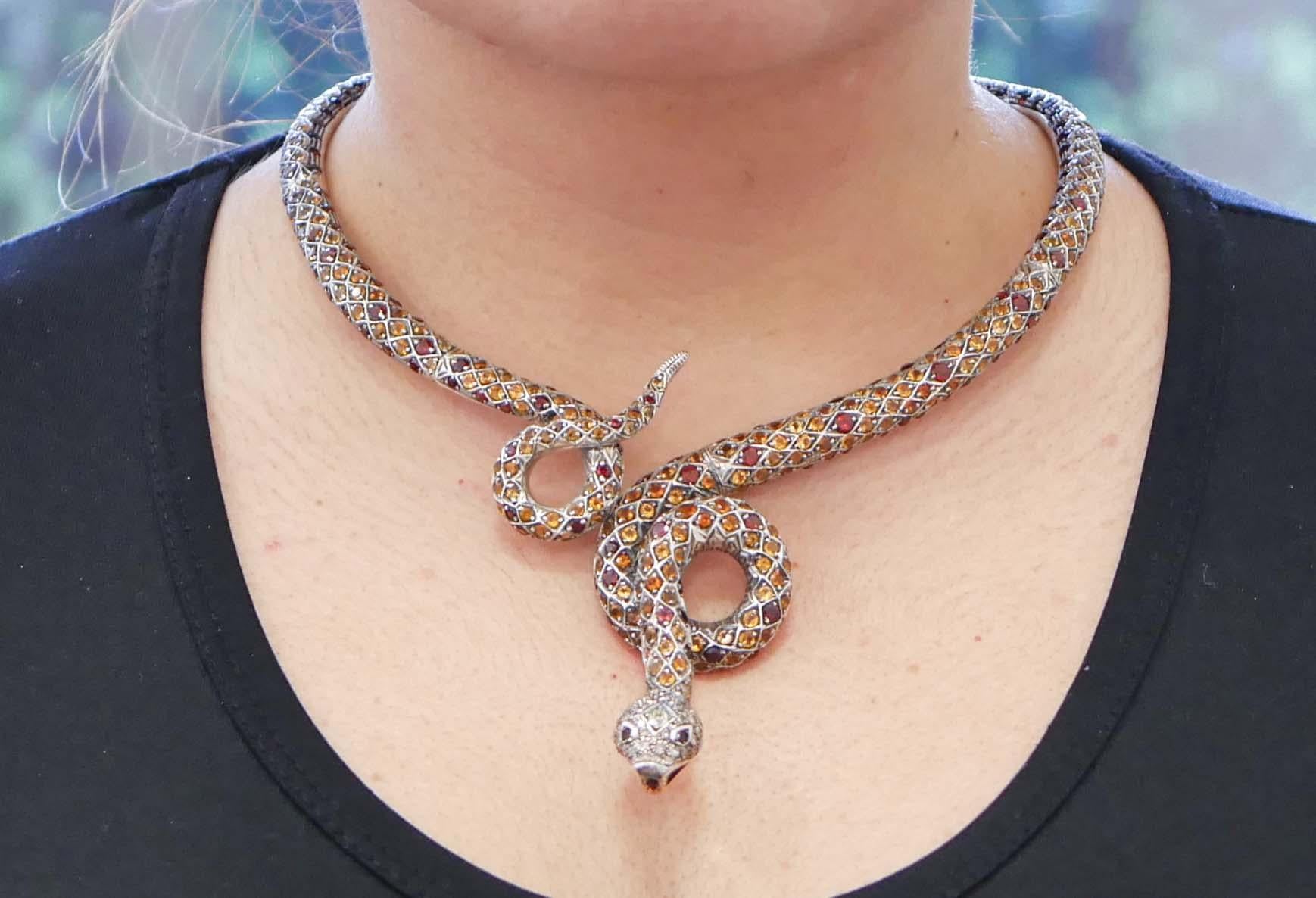 Diamonds, Topazs, Garnets, Rose Gold and Silver Snake Necklace In Good Condition In Marcianise, Marcianise (CE)