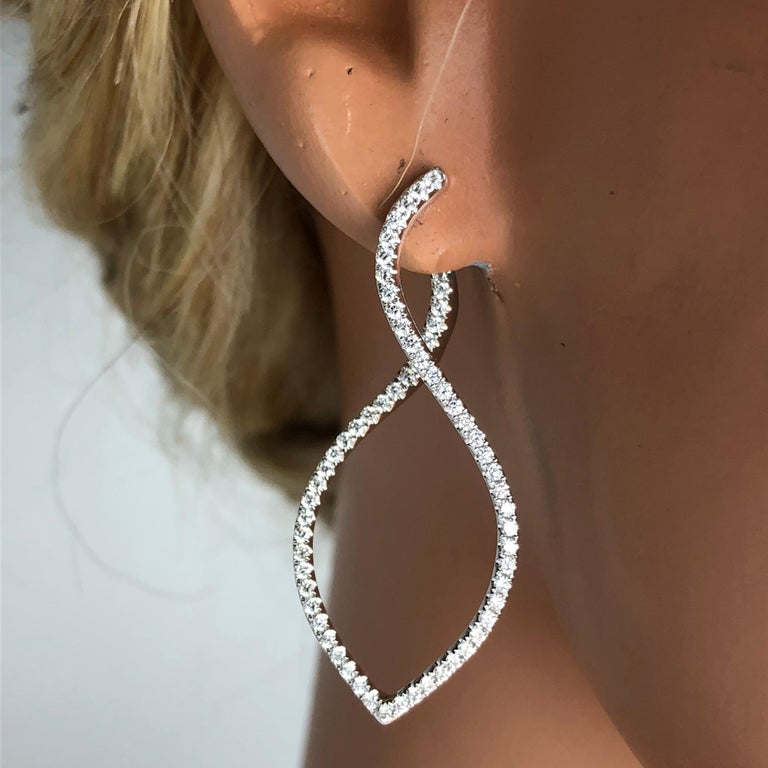 Contemporary DiamondTown 0.98 Carat Swirl Hoop Earrings in 14 Karat White Gold For Sale