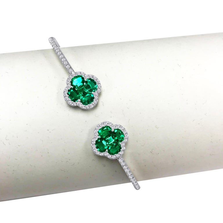 Mixed Cut DiamondTown 1.33 Carat Emerald Clover and Diamond Bangle in 18k White Gold For Sale