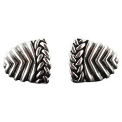 Pendientes de clip Dian Malouf. Pendientes modernistas de plata de ley DLM