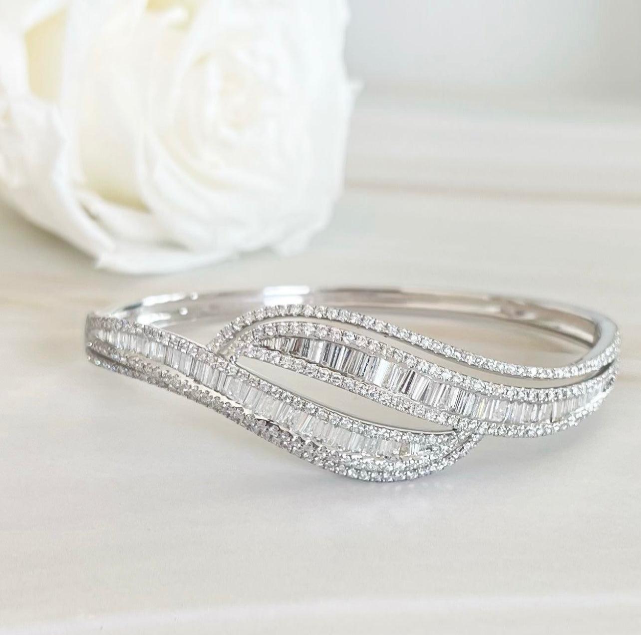 'Diana' 18CT White Gold Diamond Bangle In New Condition For Sale In Sydney, NSW