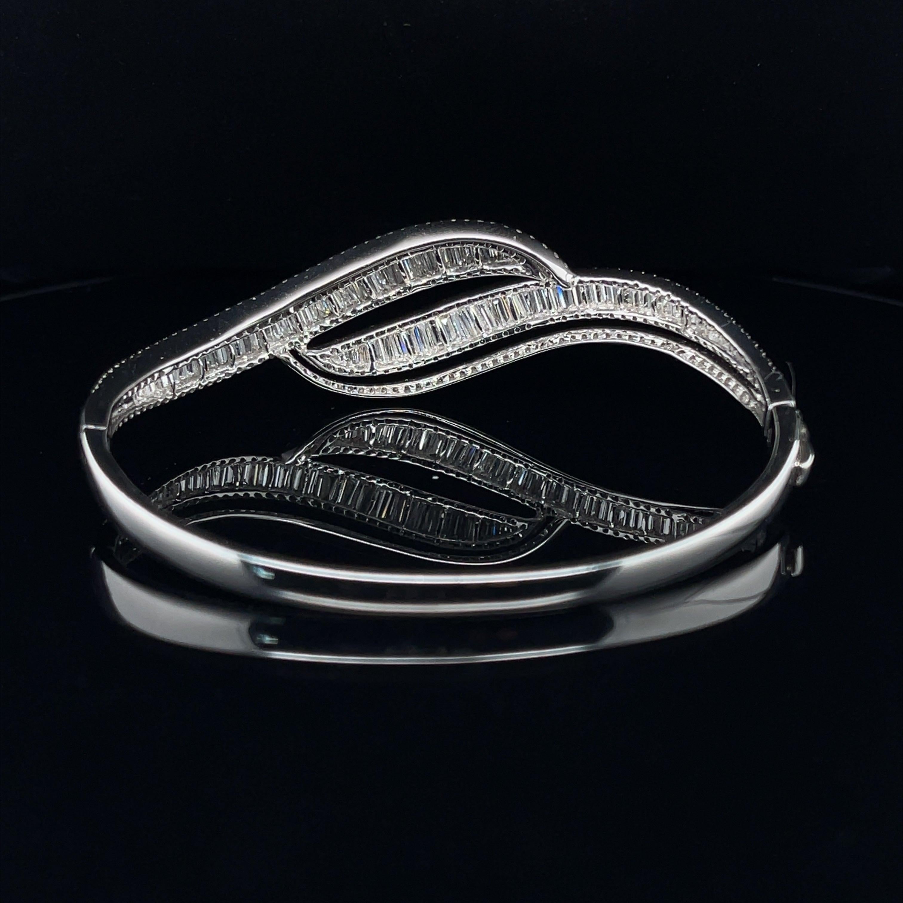Bracelet jonc « Diana » en or blanc 18 carats et diamants en vente 2