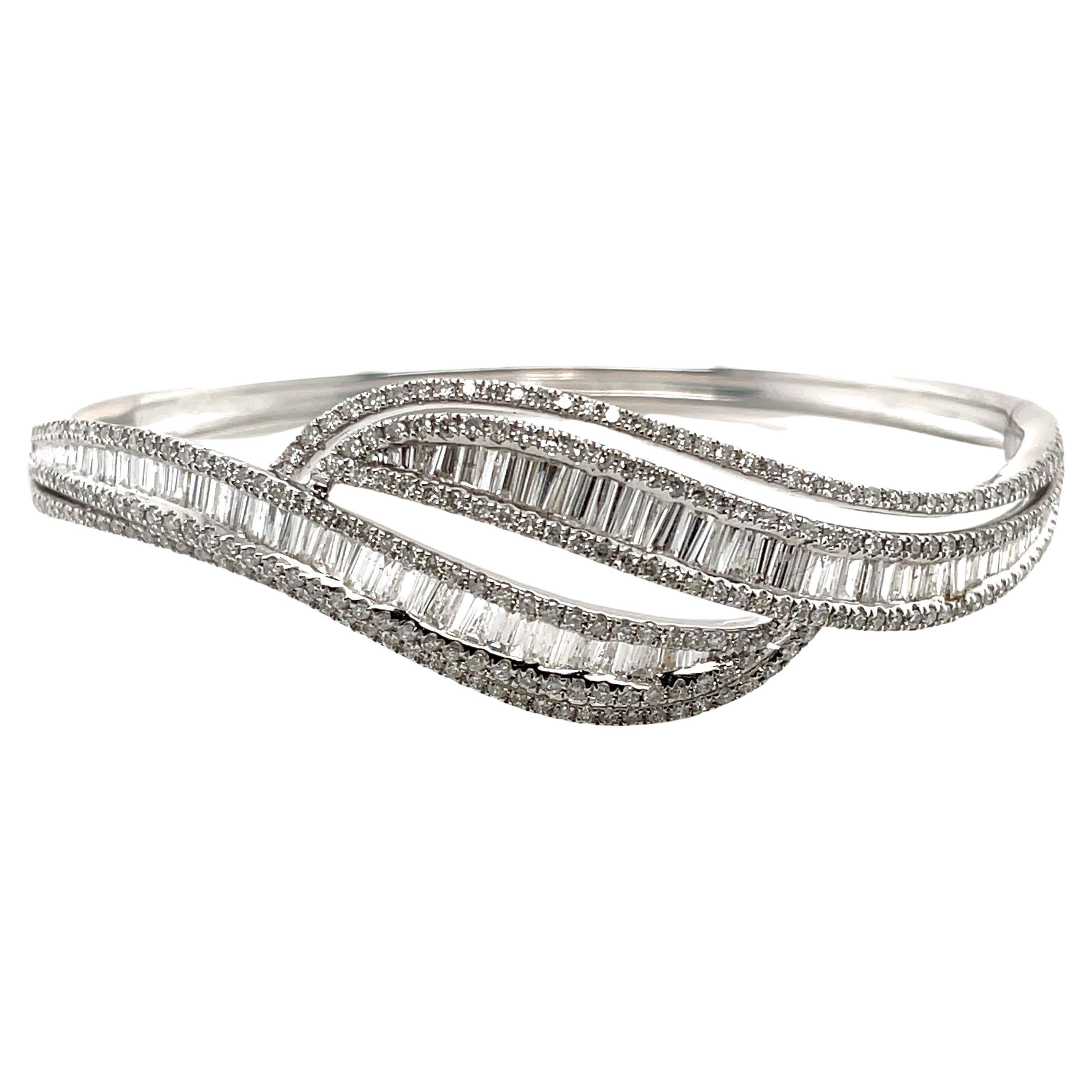 Bracelet jonc « Diana » en or blanc 18 carats et diamants en vente