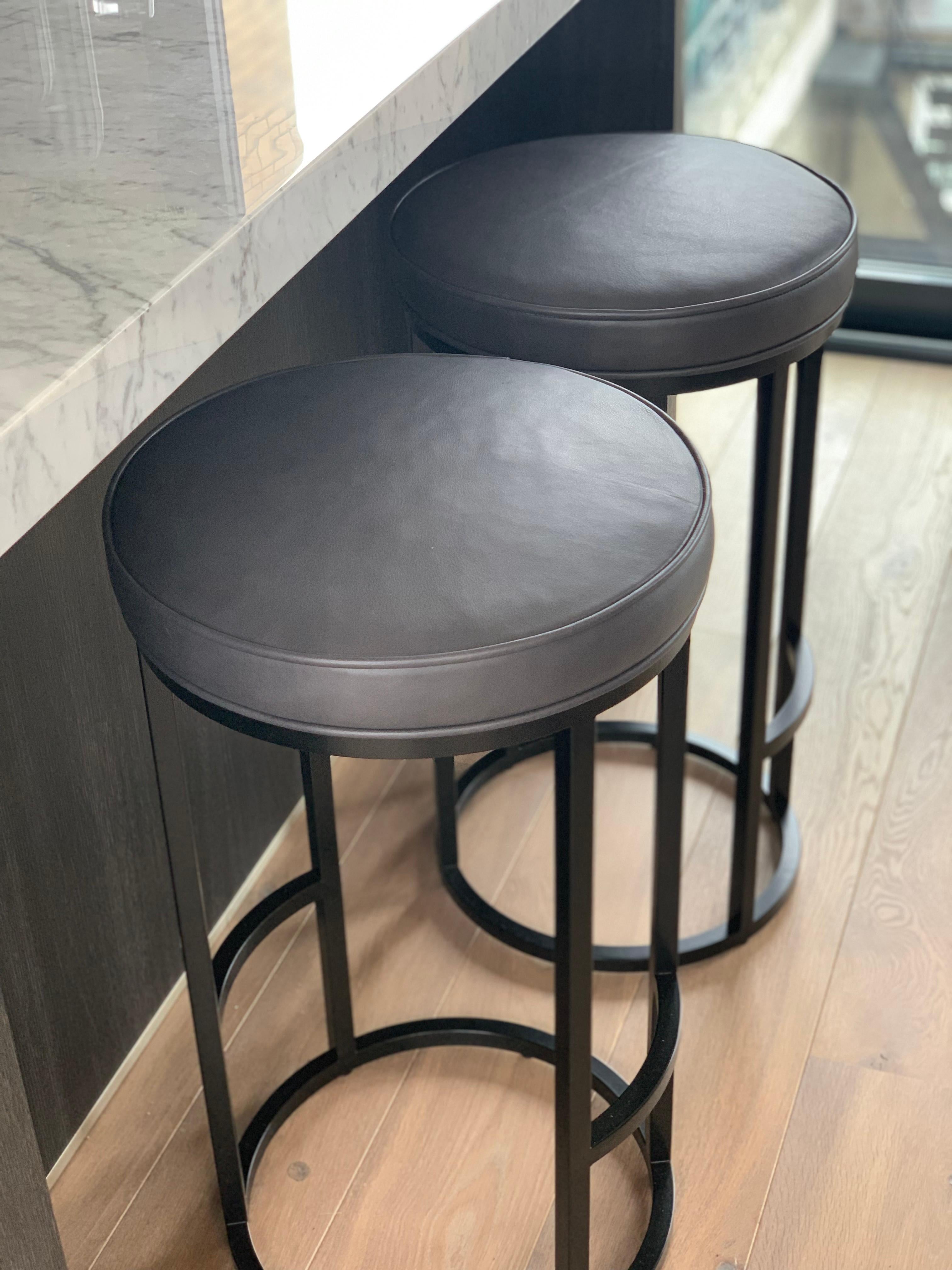 Diana Bar Stool Circular in Steel Powder-Coated and Leather For Sale 10